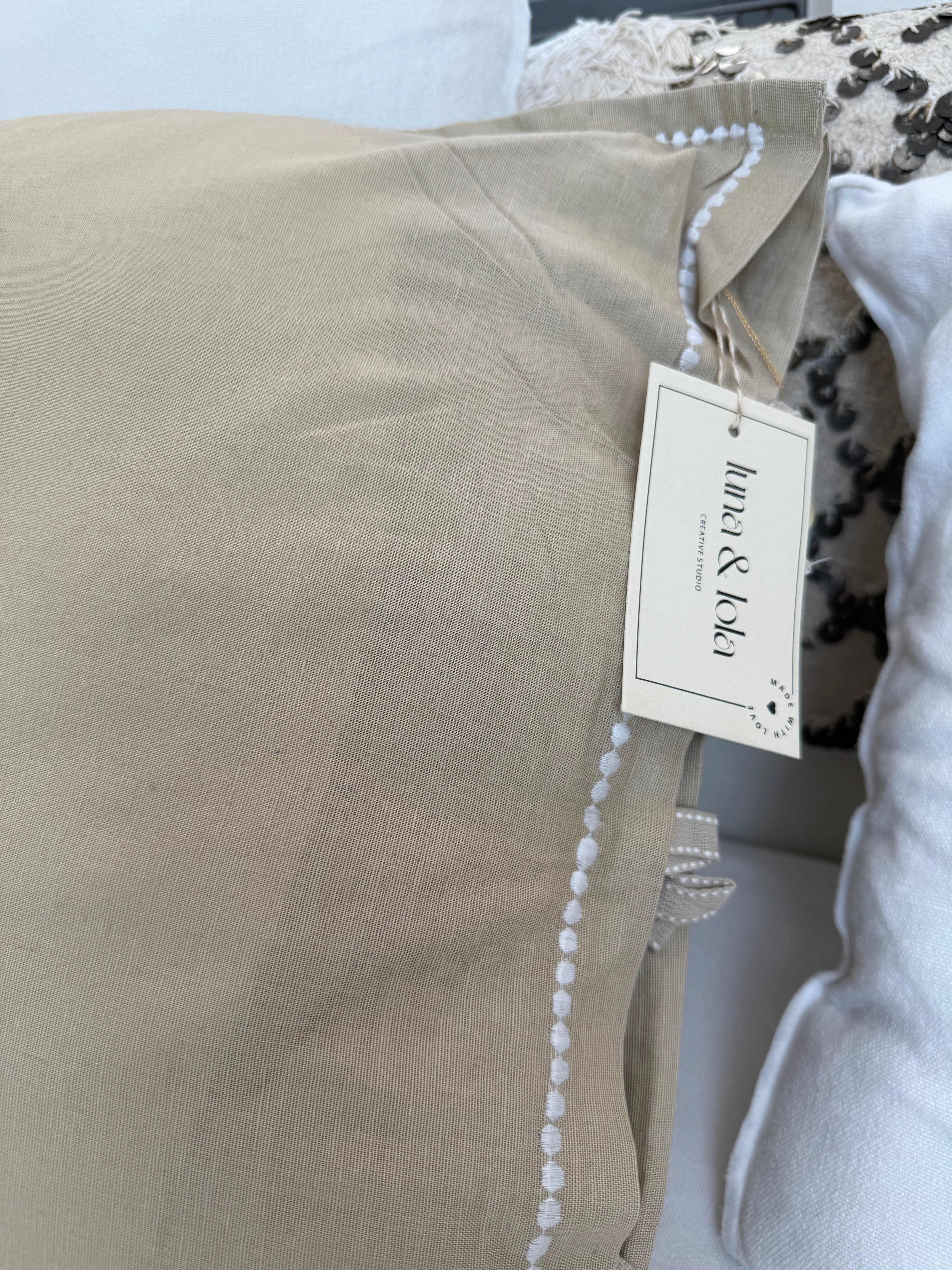 Linnen Pillow + Filling | Destination Happiness | Natural