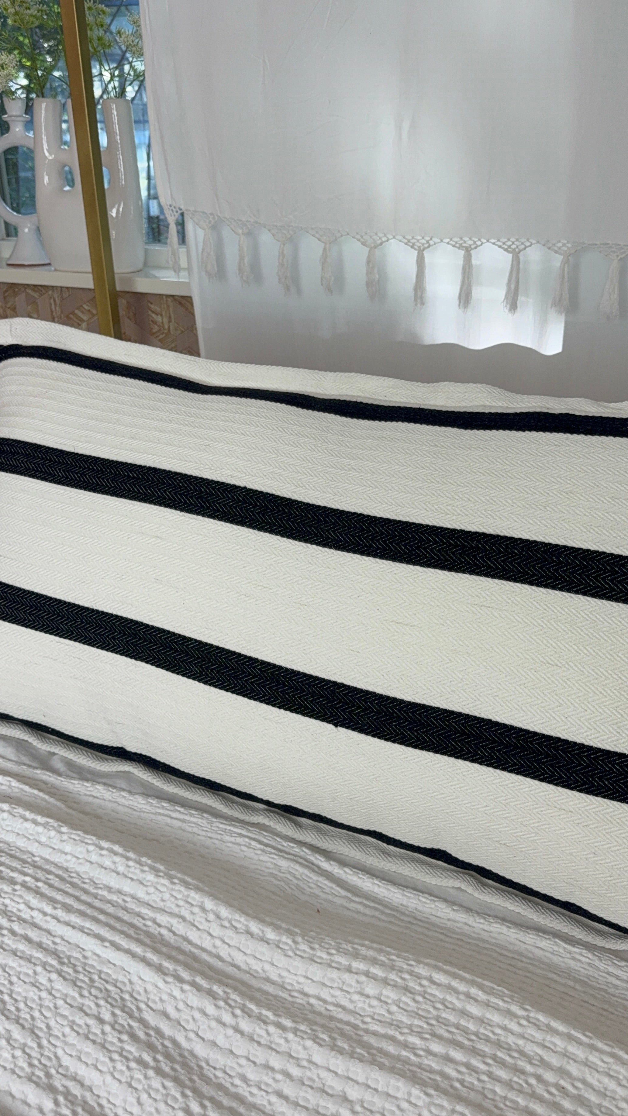 Linnen Pillow + Filling | Jacquard Striped