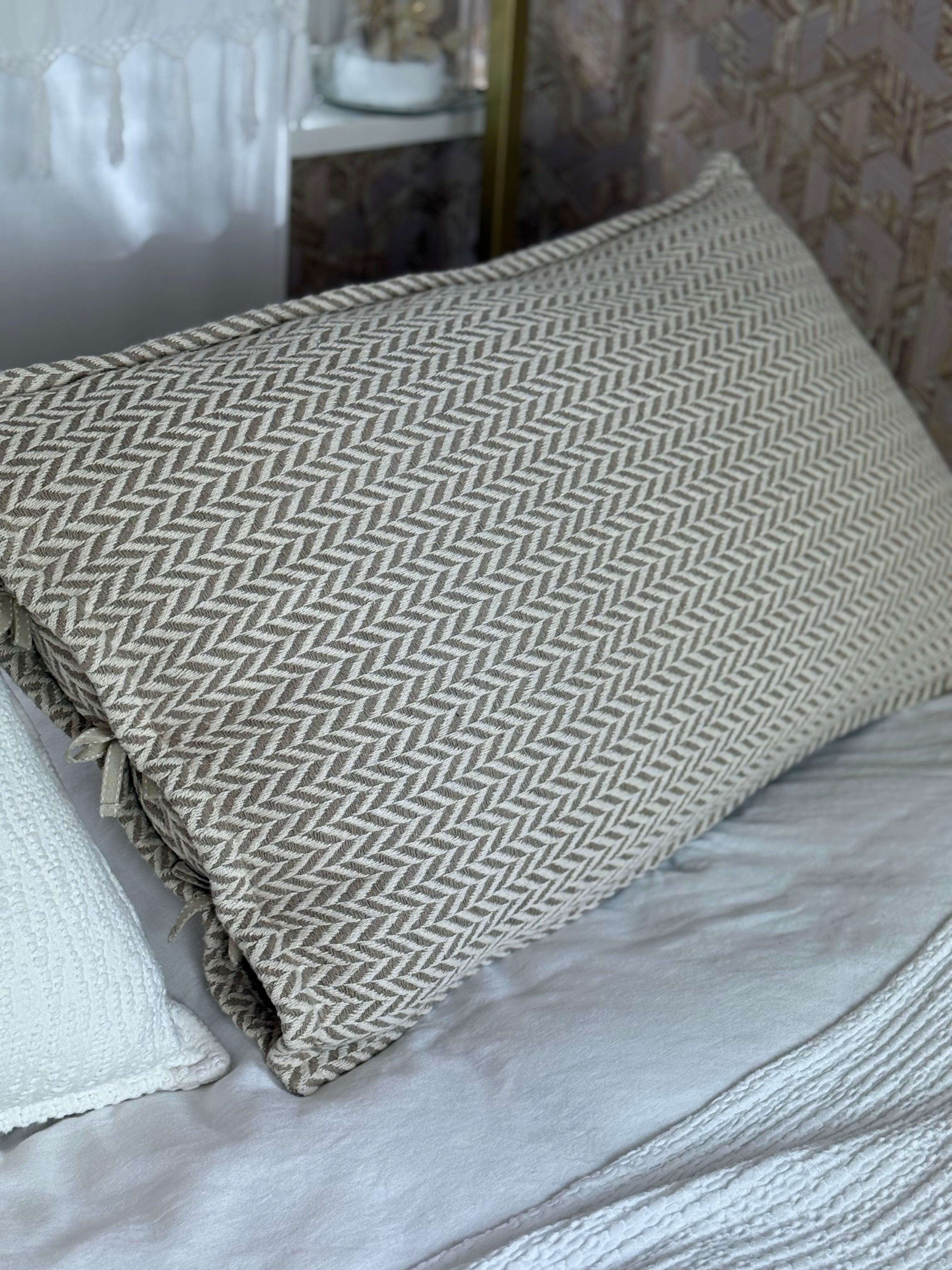 Linnen Pillow + Filling | Jacquard naturel and white