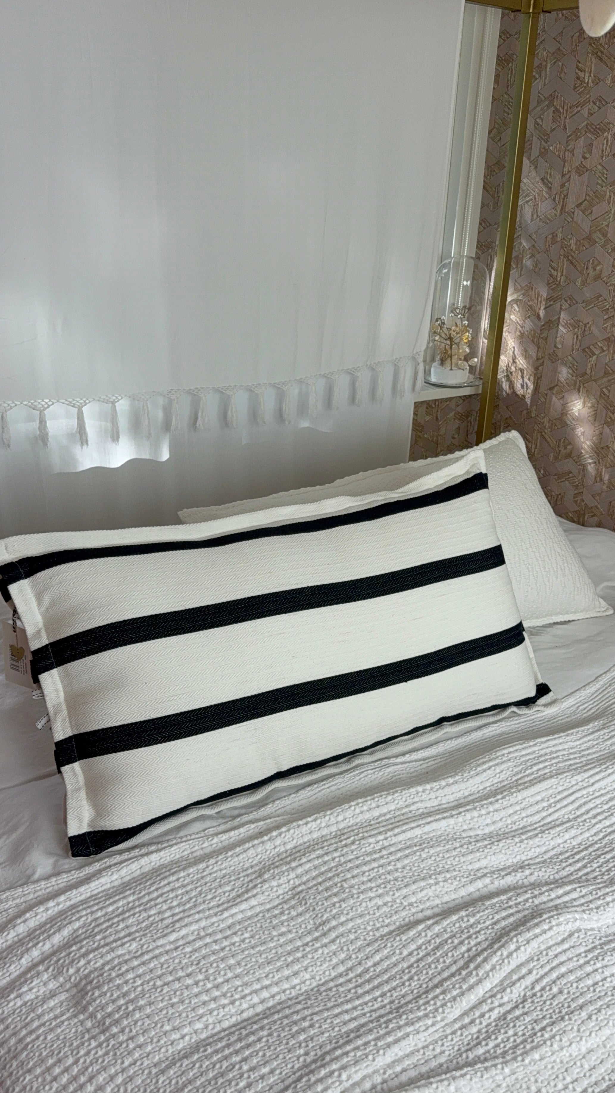 Linnen Pillow + Filling | Jacquard Striped