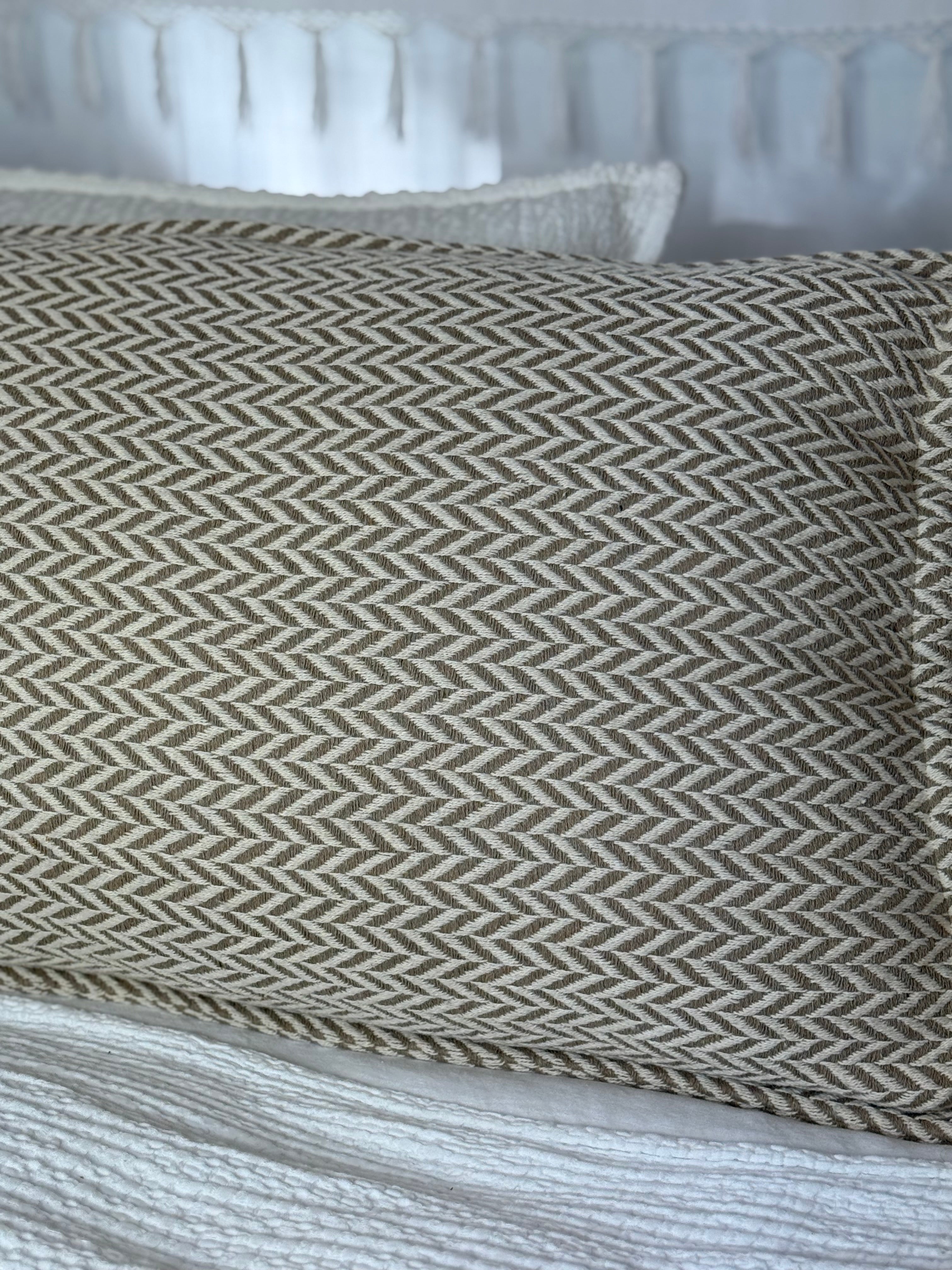 Linnen Pillow + Filling | Jacquard naturel and white