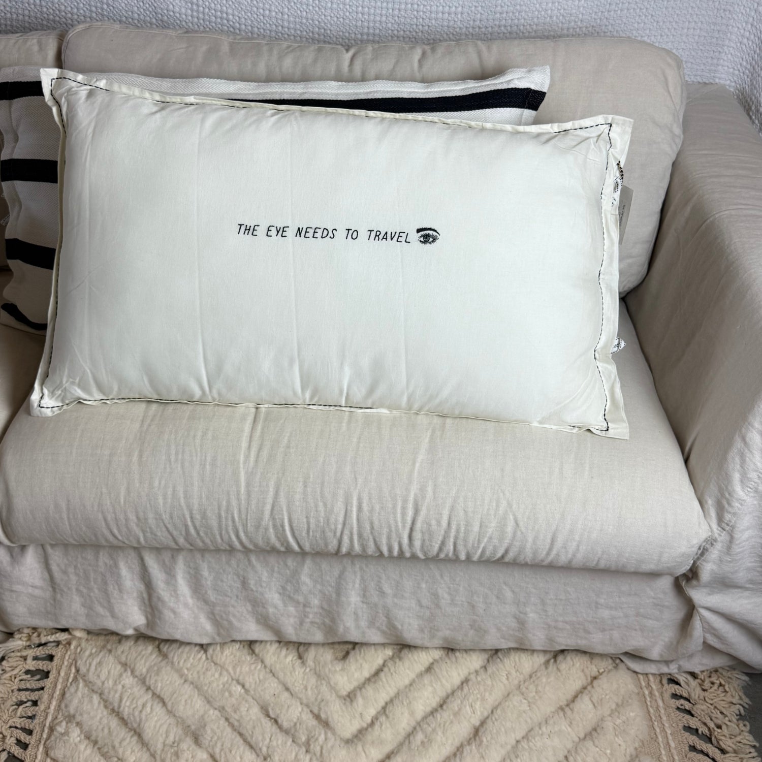 Linnen Pillow + Filling | The Eye Needs To Travel | White