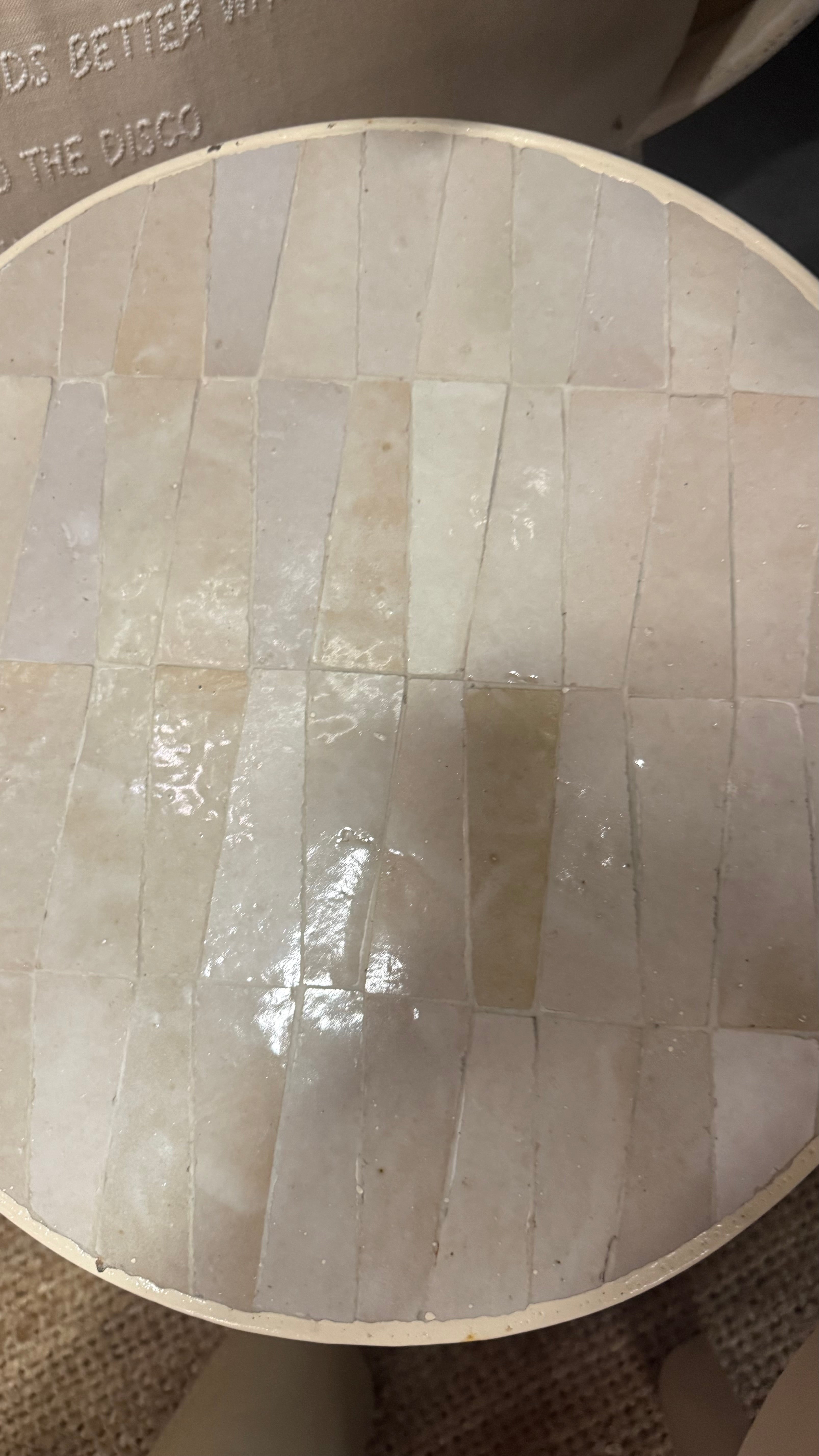 Vierkante beige tegeltjestafel 40 cm, handgemaakt