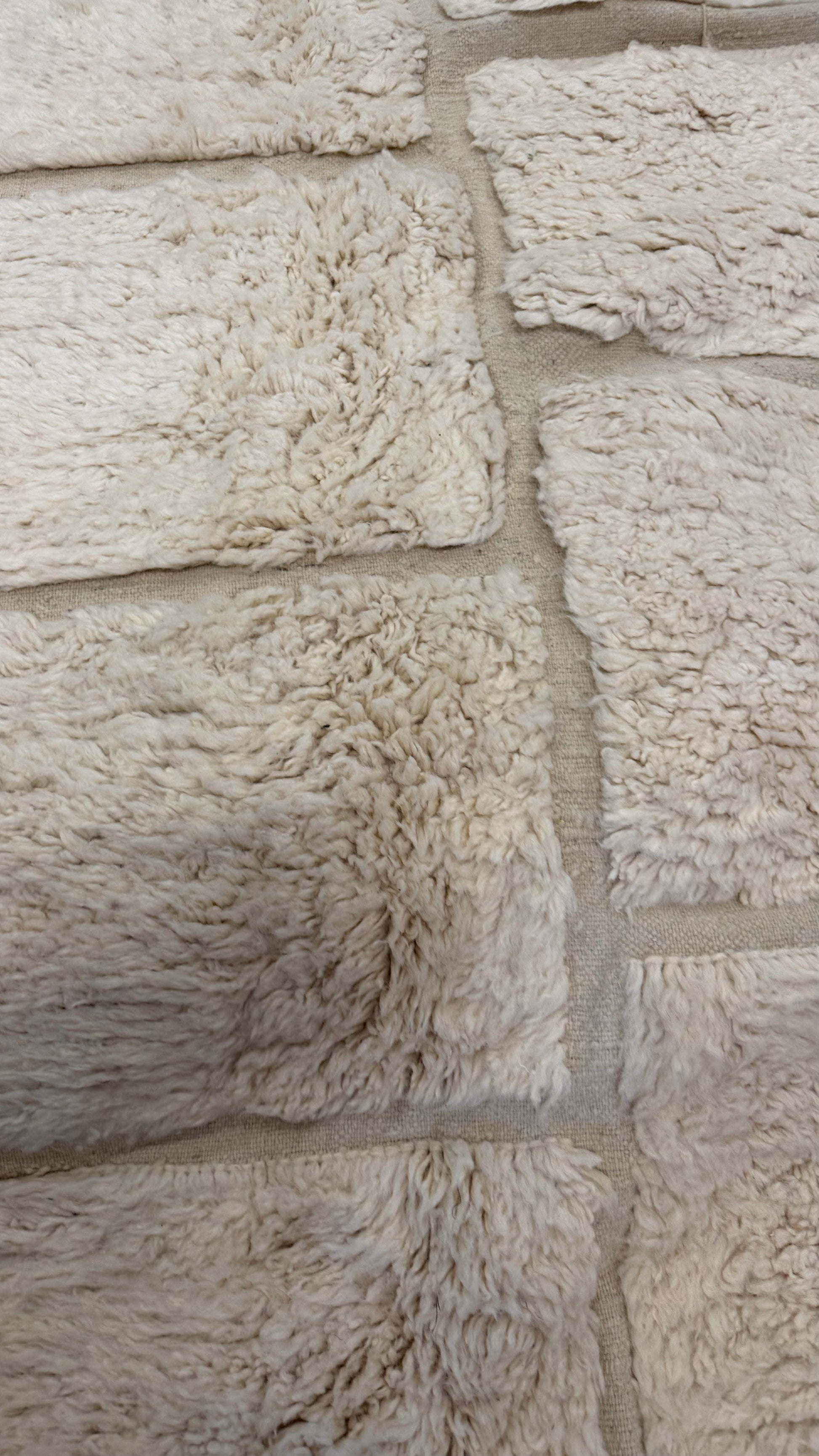 Detail wolstructuur berber kleed 4 x 3 meter, naturel tinten