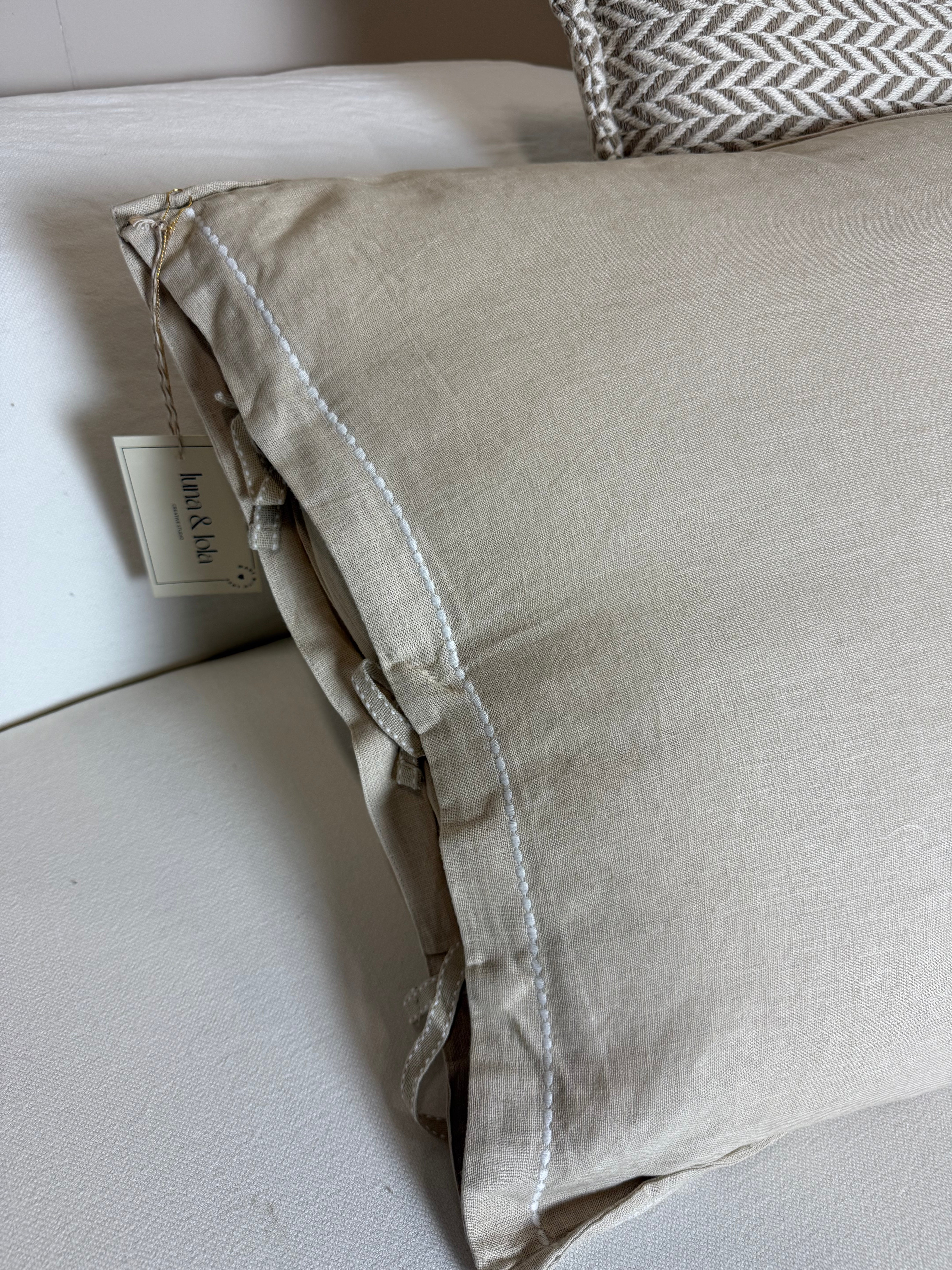 Linnen Pillow + Filling | The Music Sounds Better | Natural