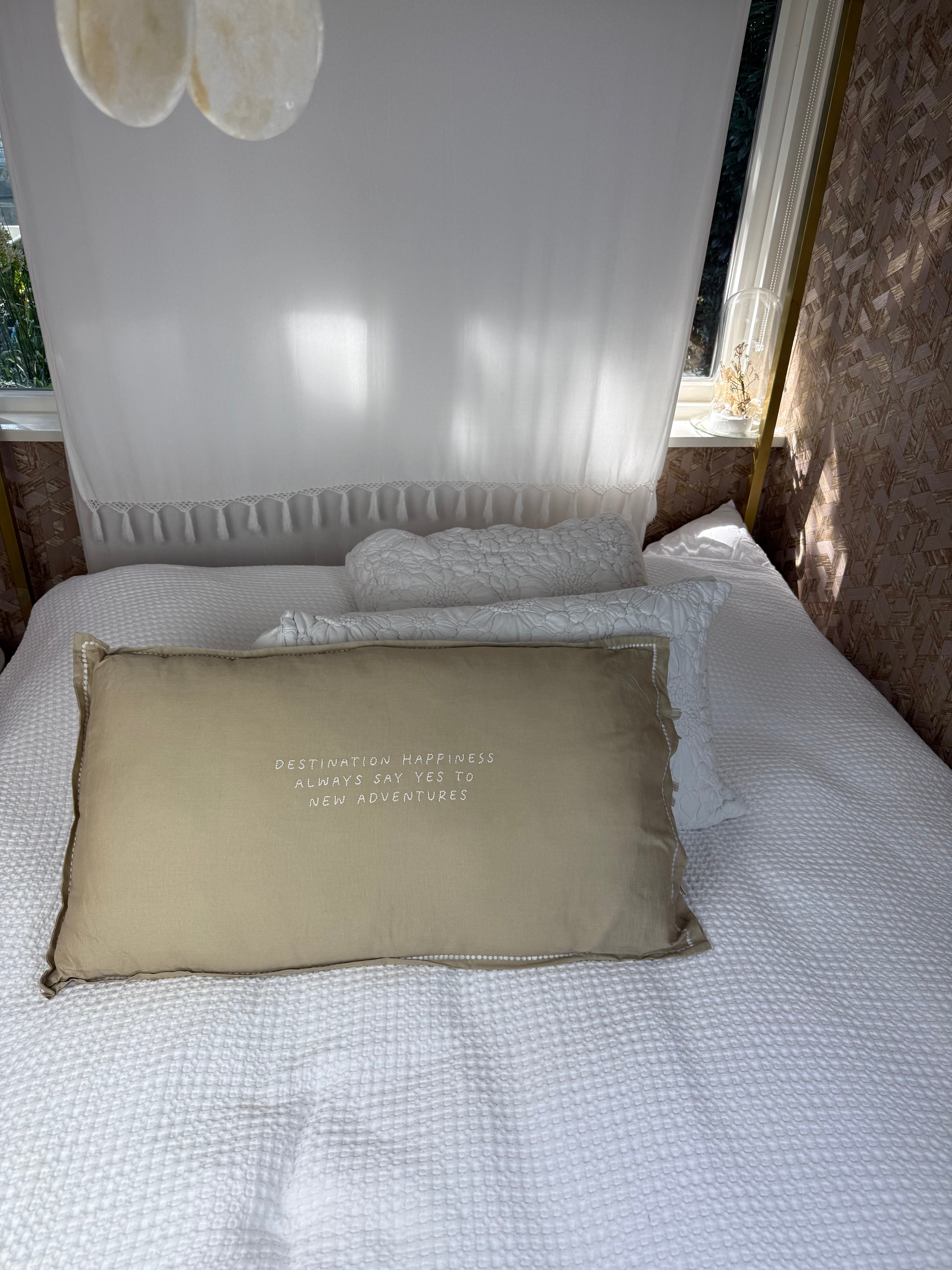 Linnen Pillow + Filling | Destination Happiness | Natural