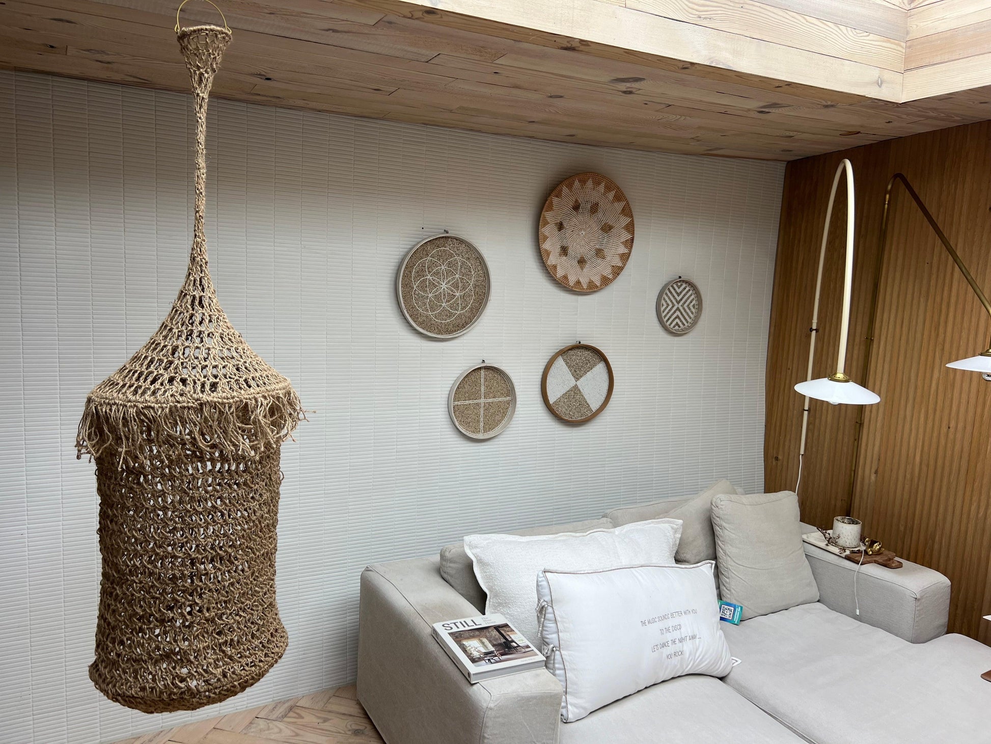 Handgemaakte Gehaakte Hangende Sculptuur van Jute – 150 cm.