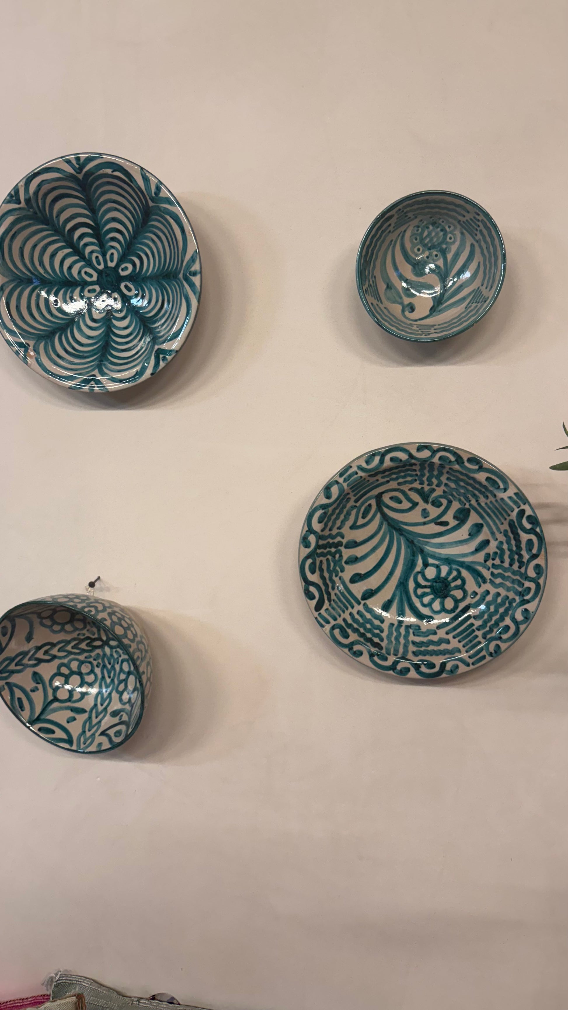 Wandborden kommen in interieur, antieke Spaanse look