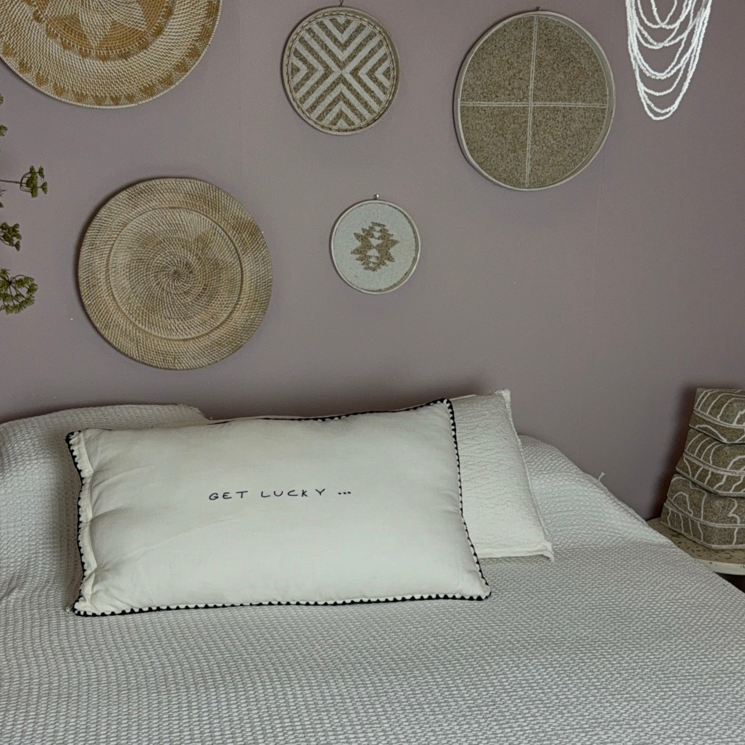 Linnen Pillow + Filling | Get Lucky | White