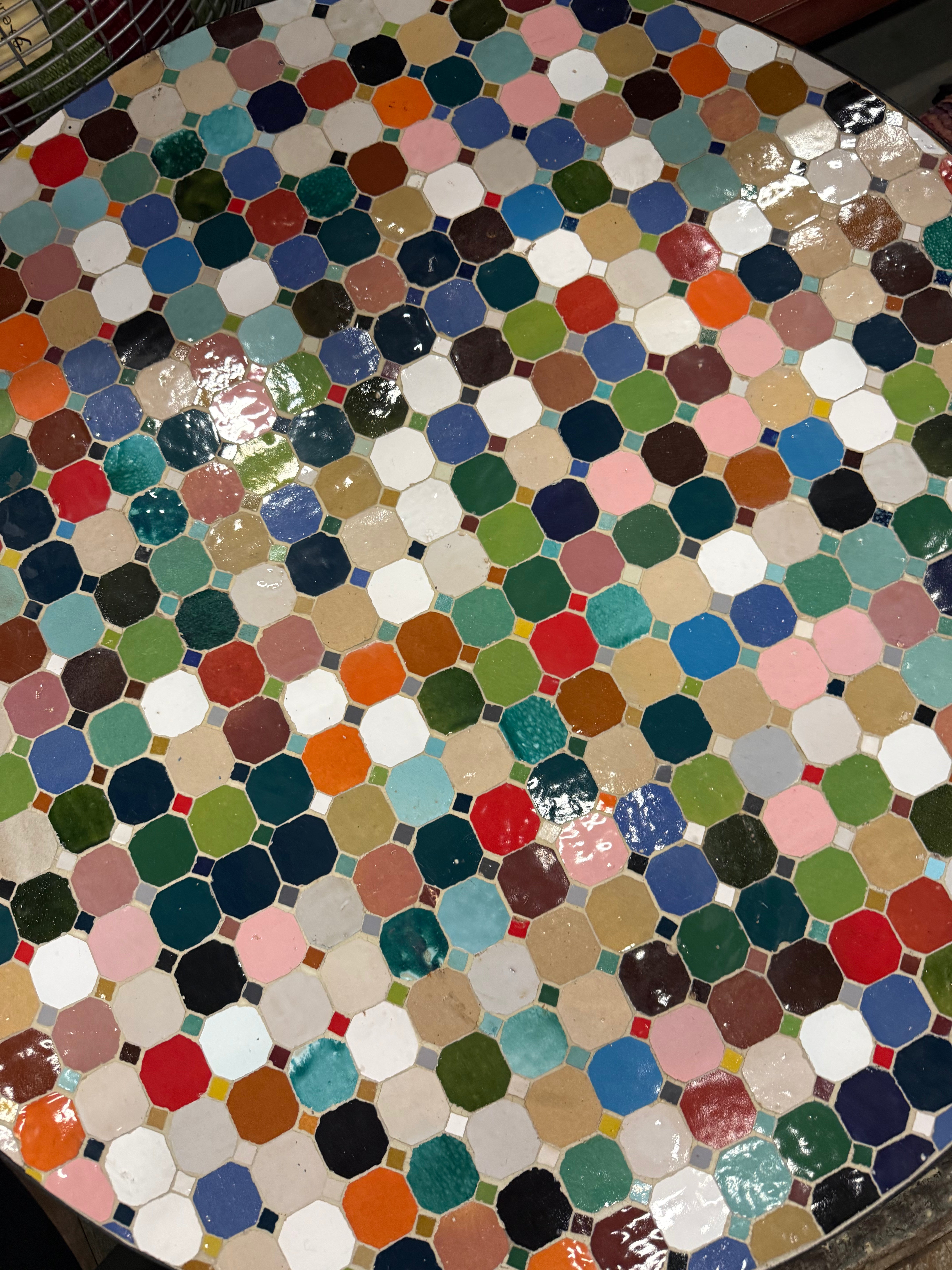 Tegeltjes ronde bijzet tafel - multi colour - 60 cm - uniek exemplaar