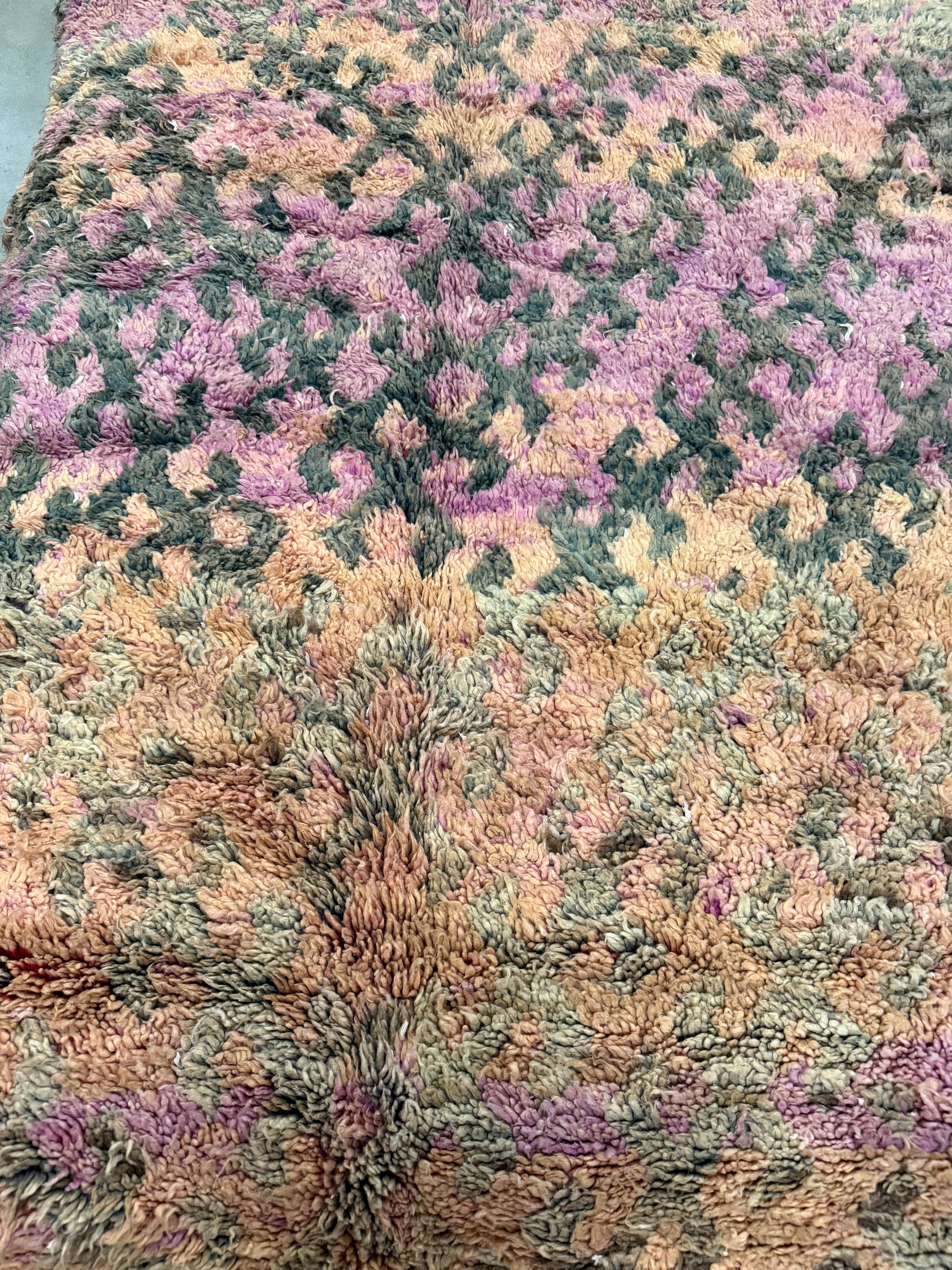 Vintage berber kleed in interieur, wol 330 x 180 cm