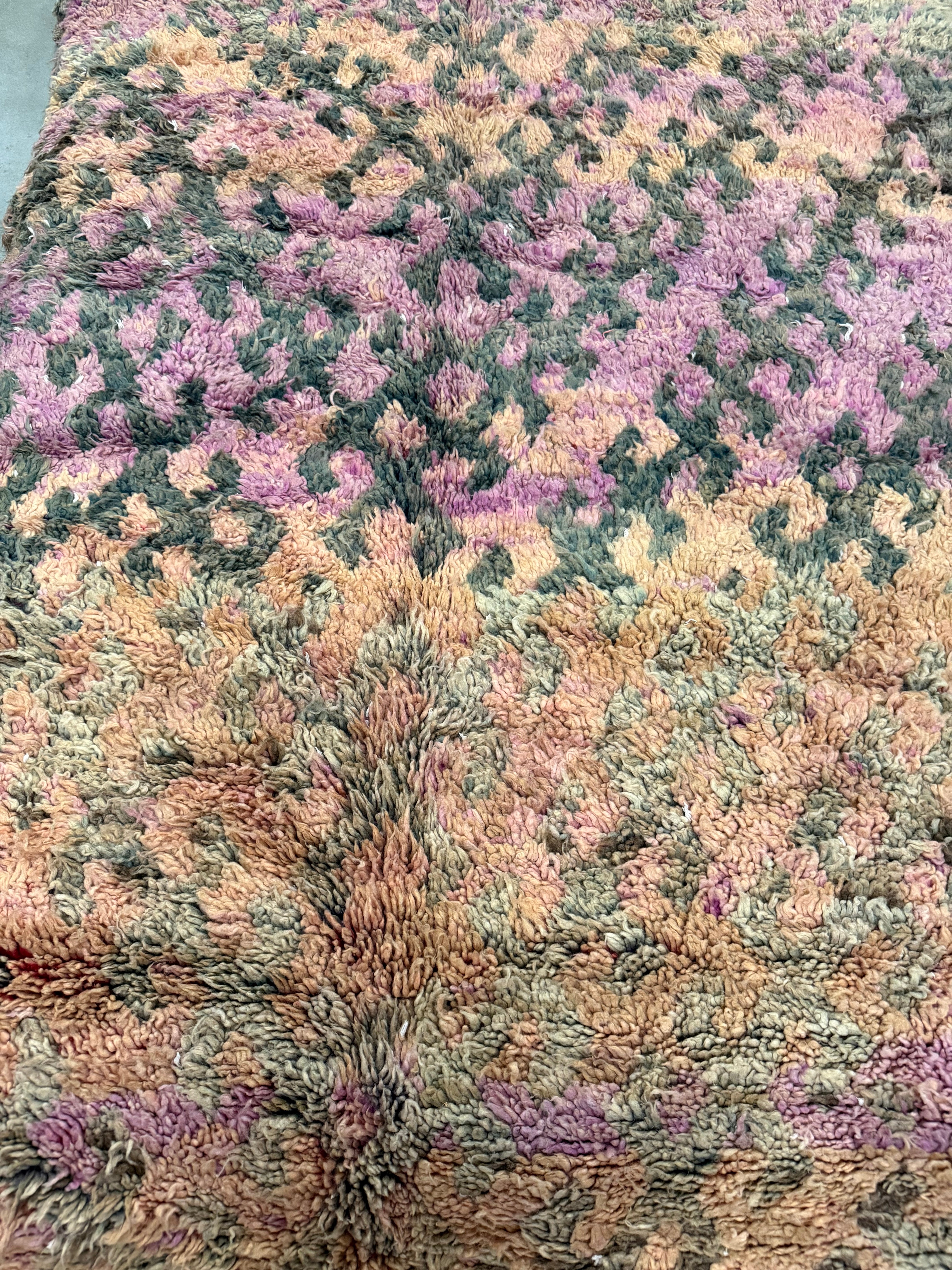 Vintage berber kleed in interieur, wol 330 x 180 cm