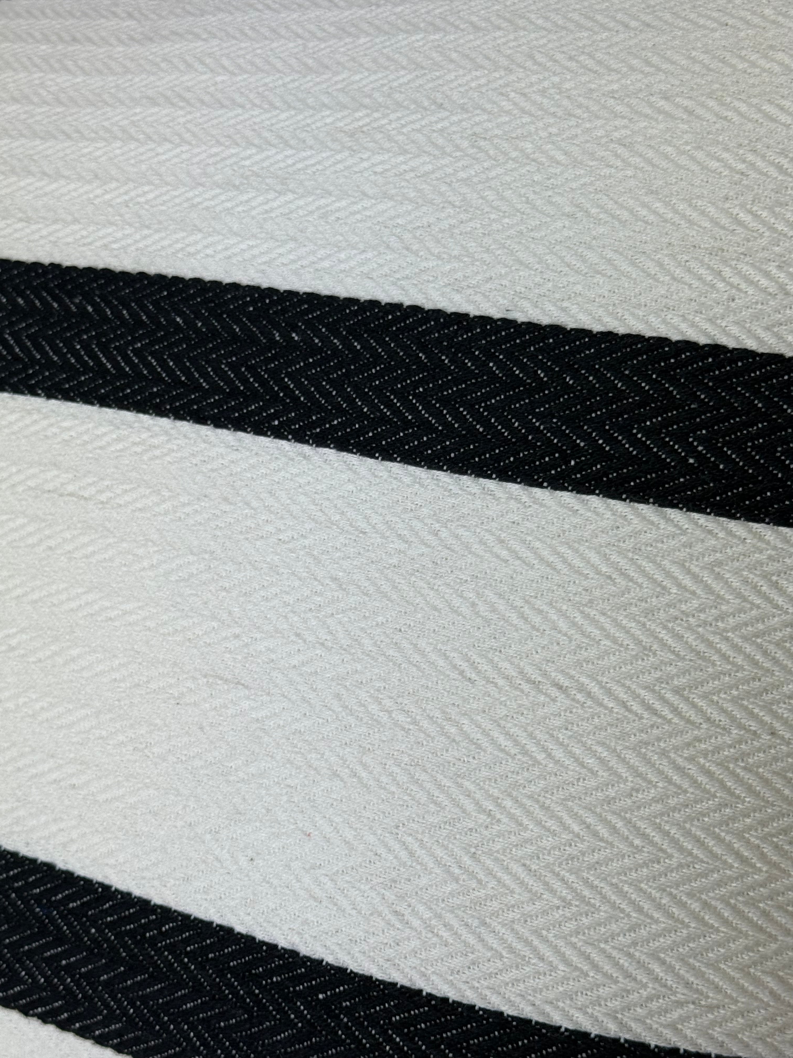 Linnen Pillow + Filling | Jacquard Striped