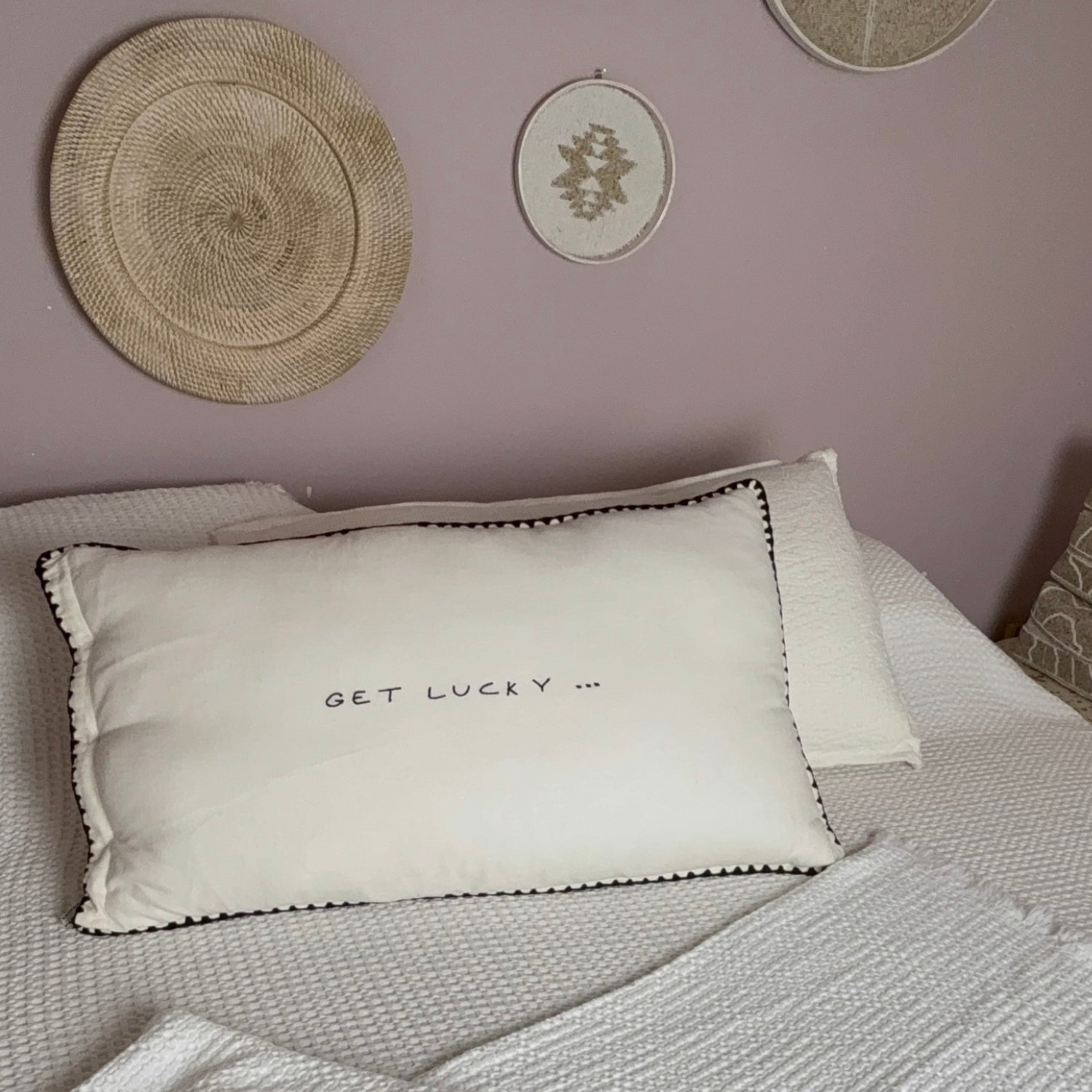 Linnen Pillow + Filling | Get Lucky | White