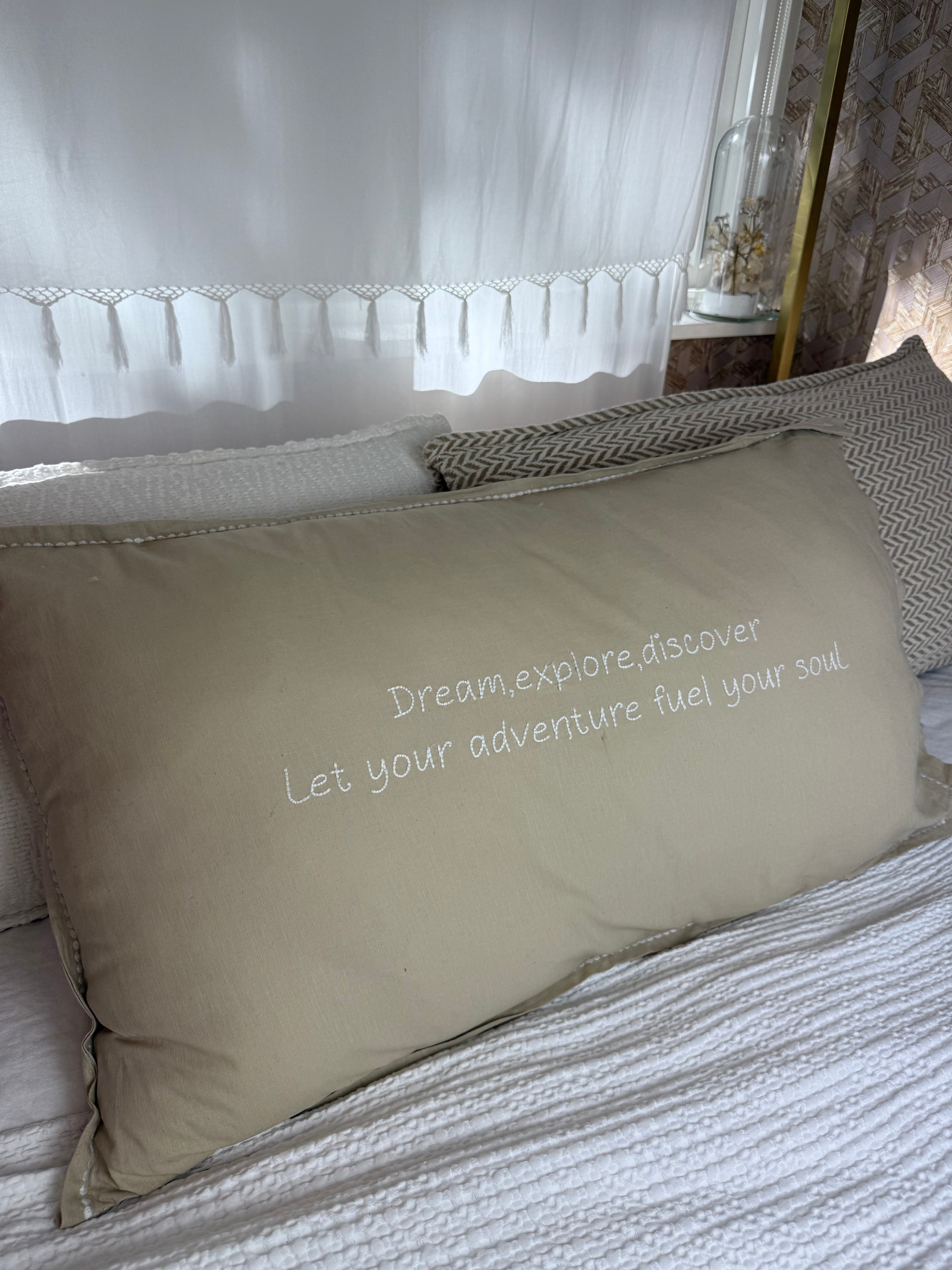 Linnen Pillow + Filling | Dream Explore Discover | Natural