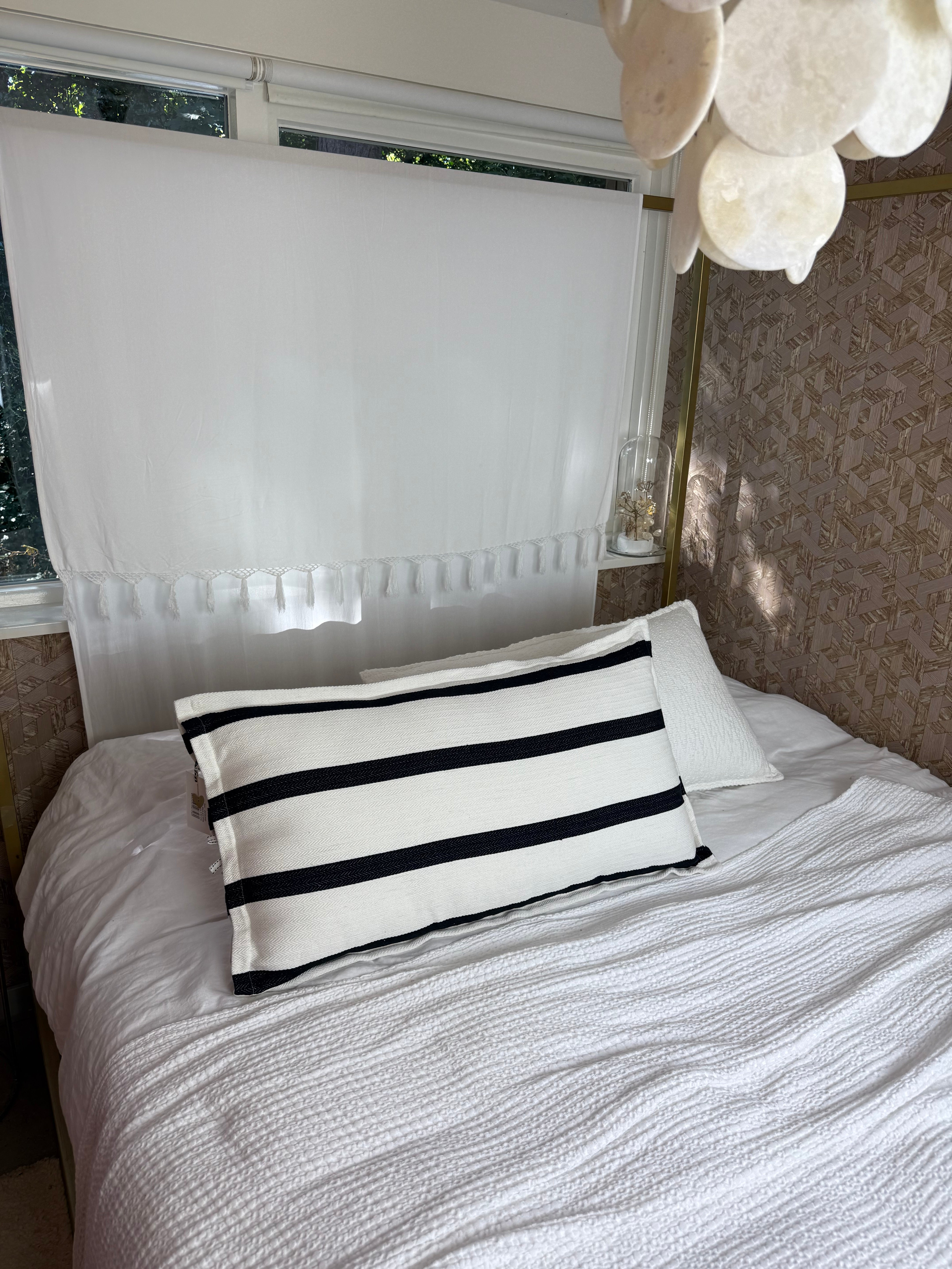 Linnen Pillow + Filling | Jacquard Striped