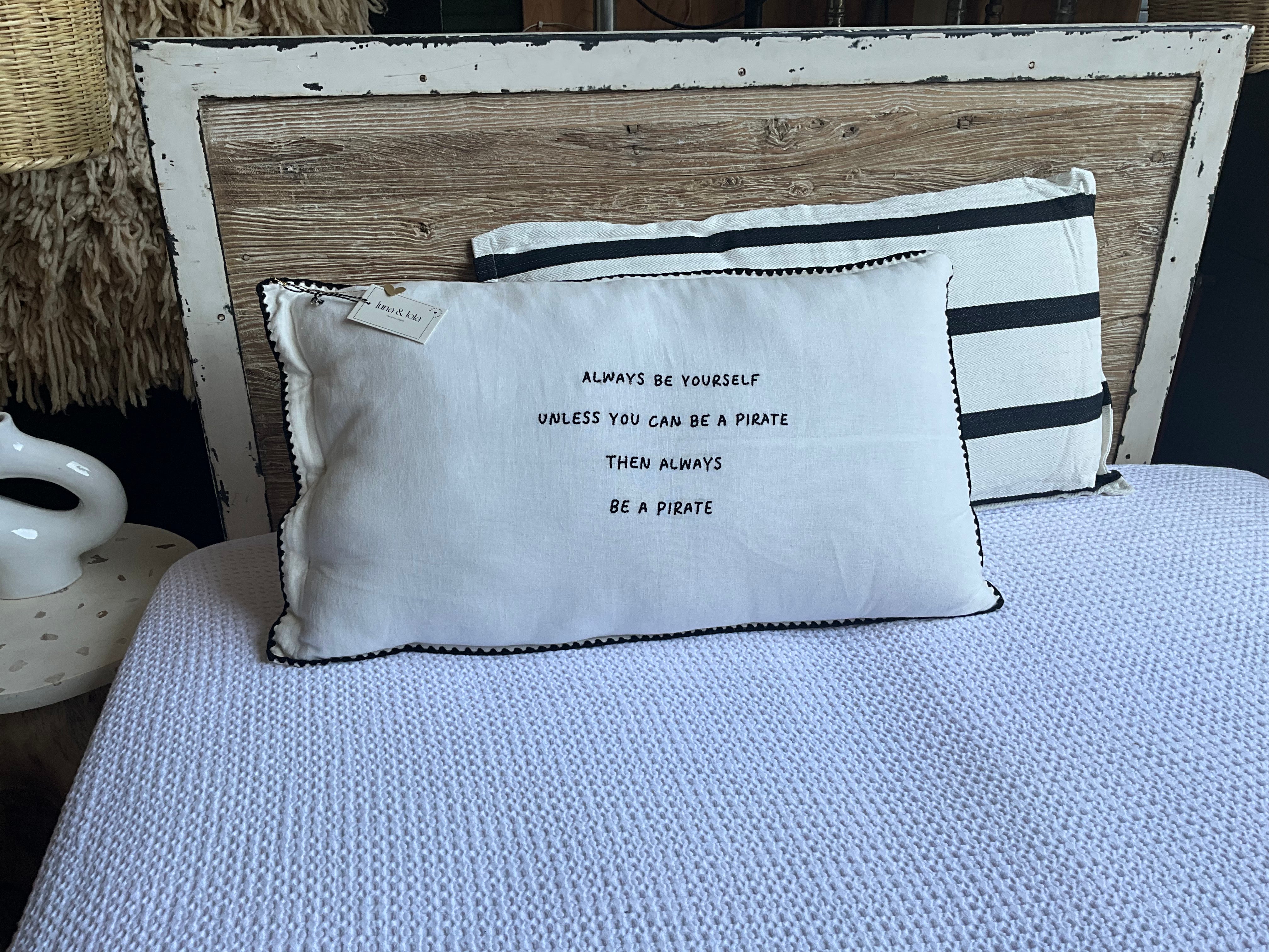 Linnen Pillow + Filling | Always Be Yourself | White
