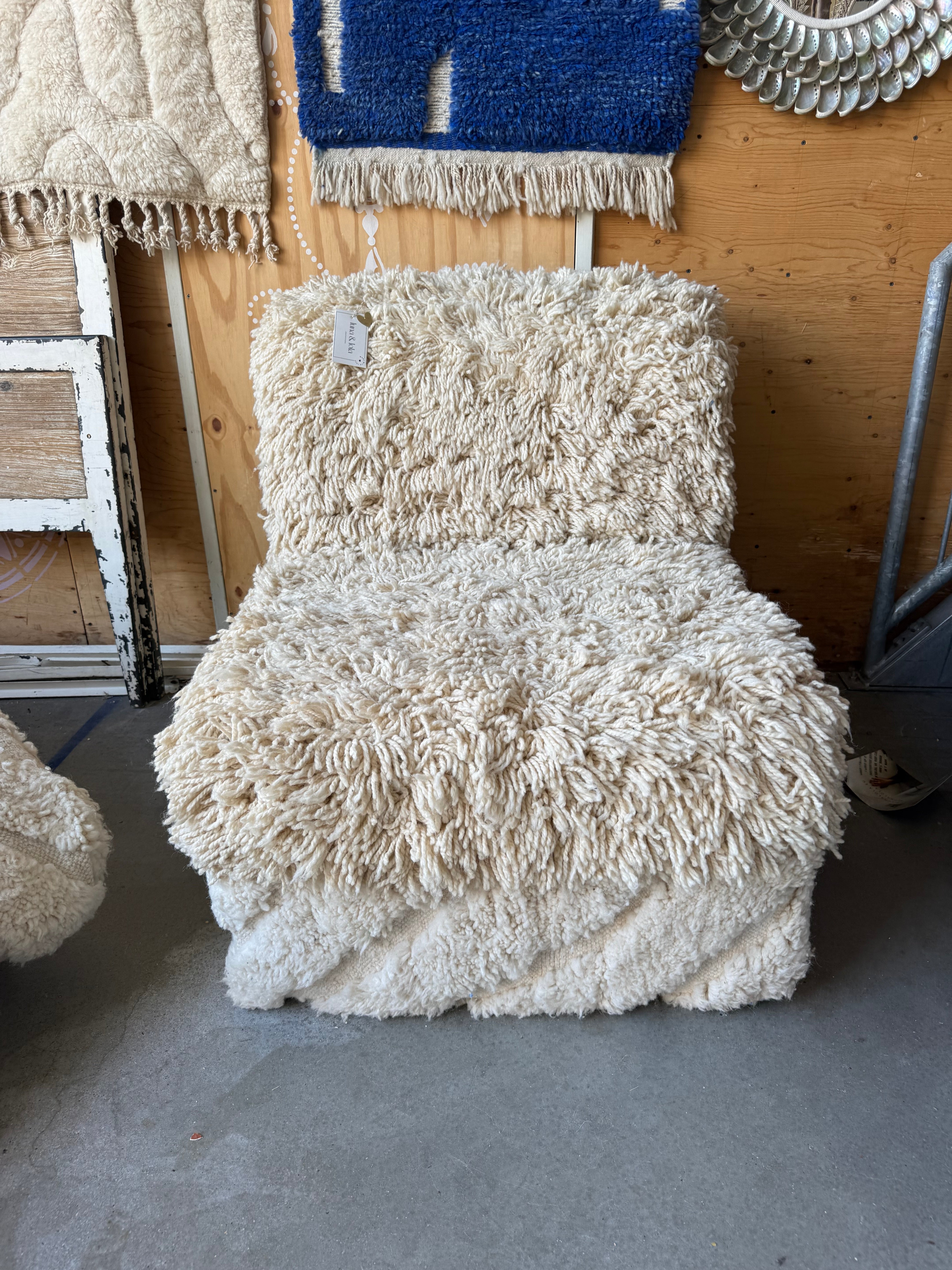 Unieke Fauteuil met Marokkaans Berber Kleed –105 diep/zit vlak 60 cm x 80 breed x 90 hoog