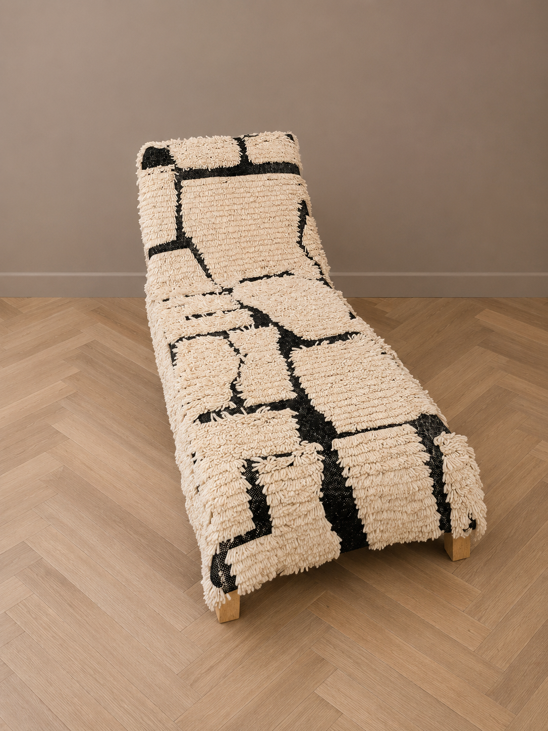 Chaise longue uniek exemplaar 175 x 75 x 90 cm, berber kleed