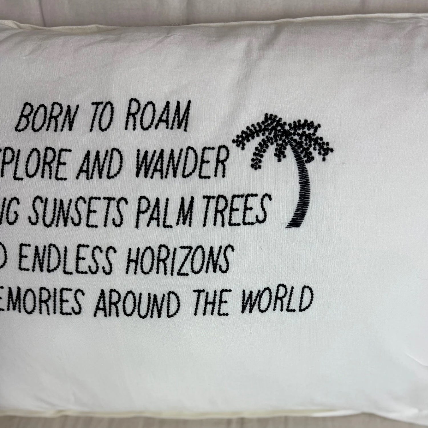 Linnen kussen + vulling | Born To Roam | Wit