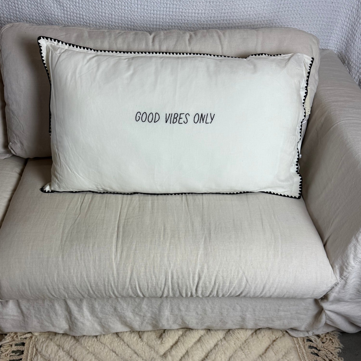 Linnen Pillow + Filling | Good Vibes Only | White