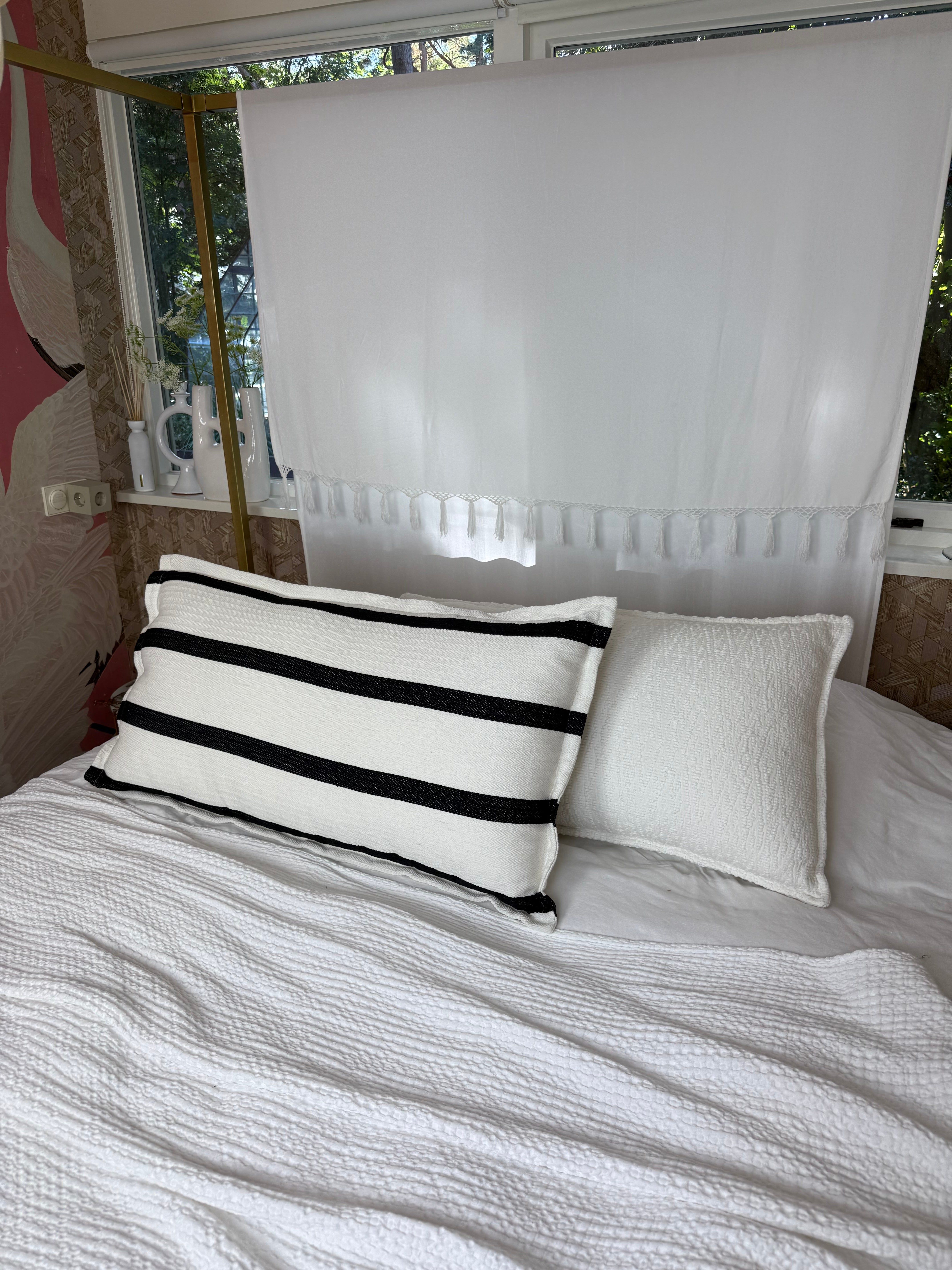 Linnen Pillow + Filling | Jacquard Striped