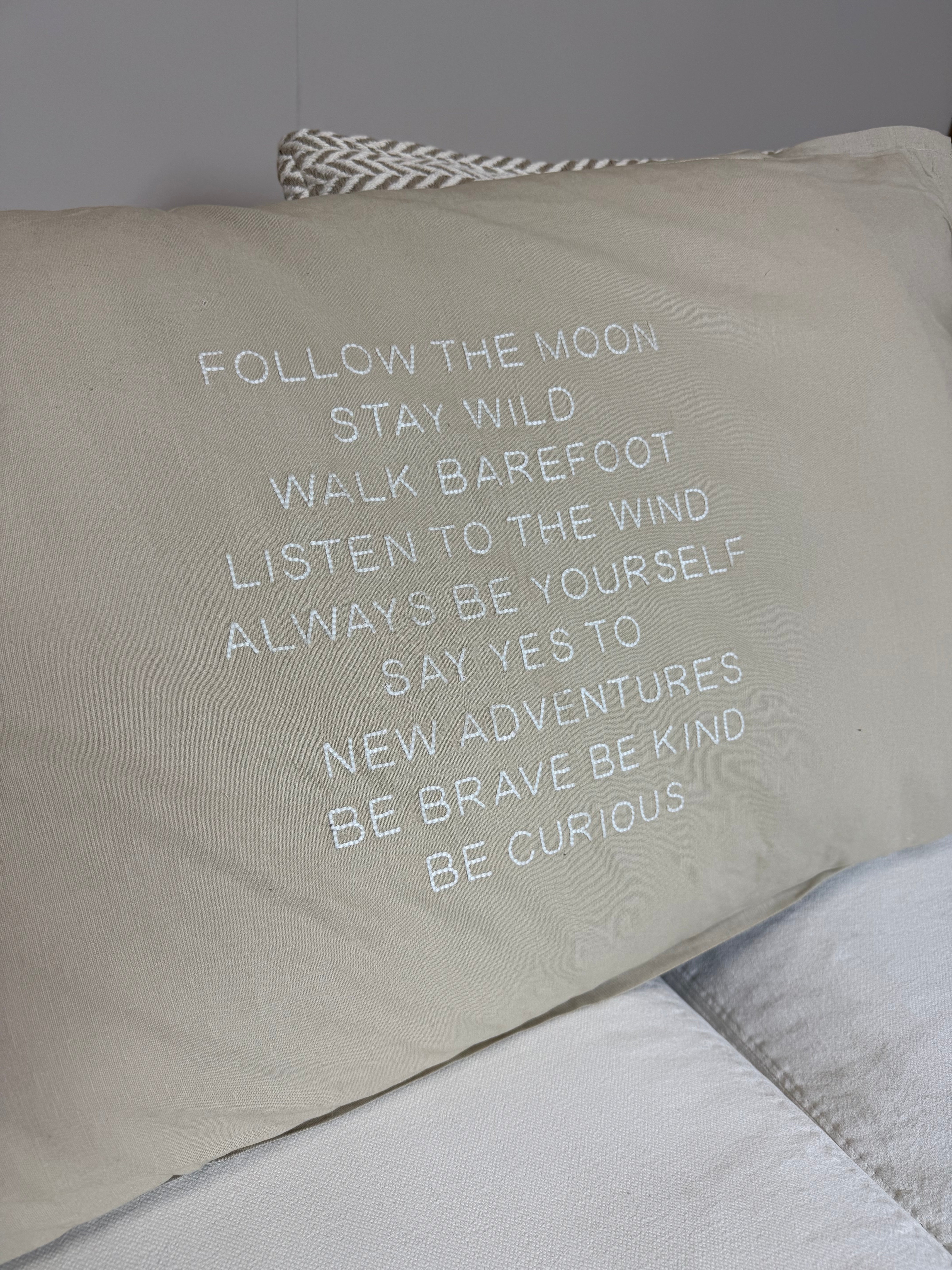 Linnen Pillow + Filling | Follow The Moon | Natural