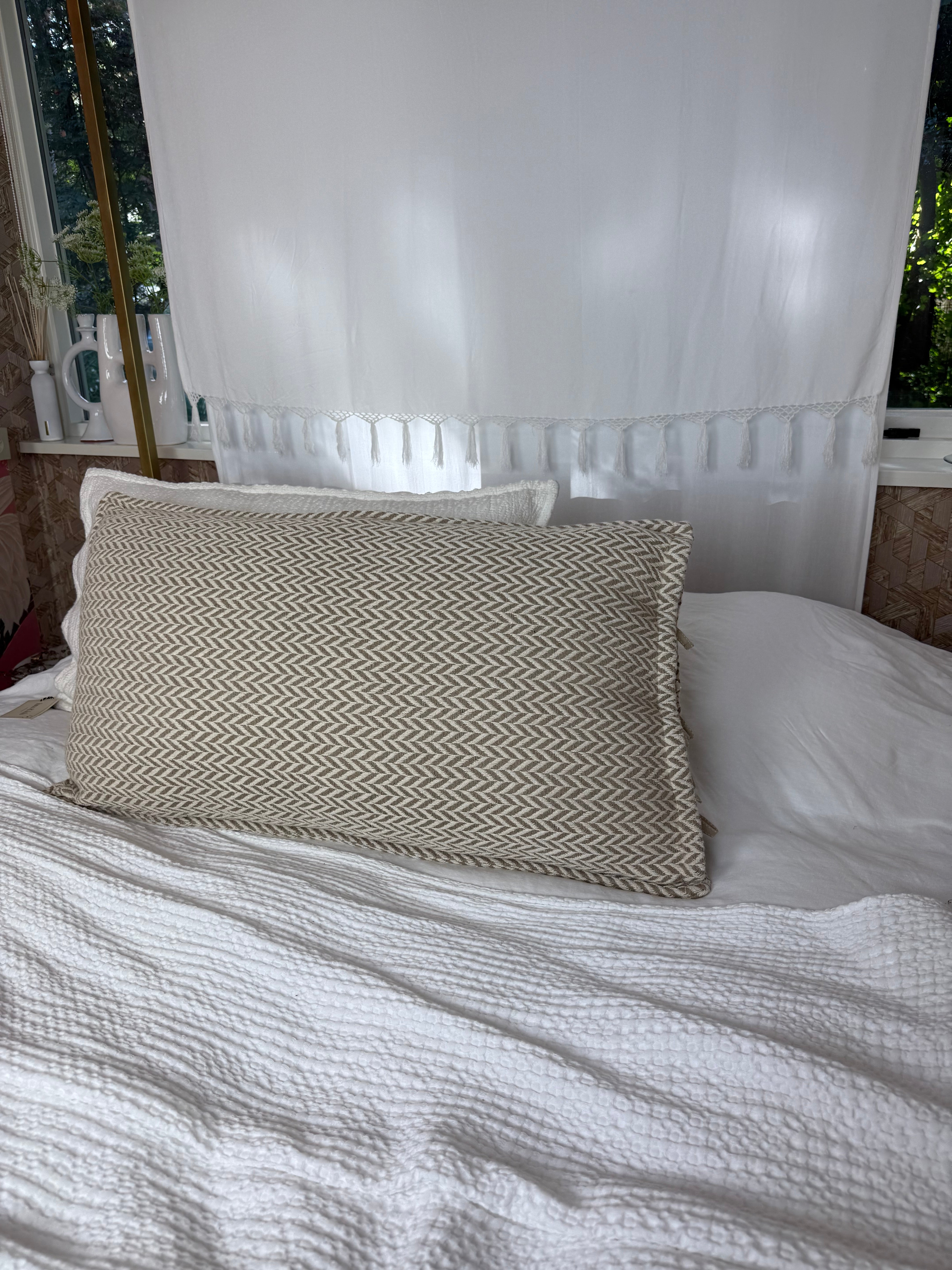 Linnen Pillow + Filling | Jacquard naturel and white