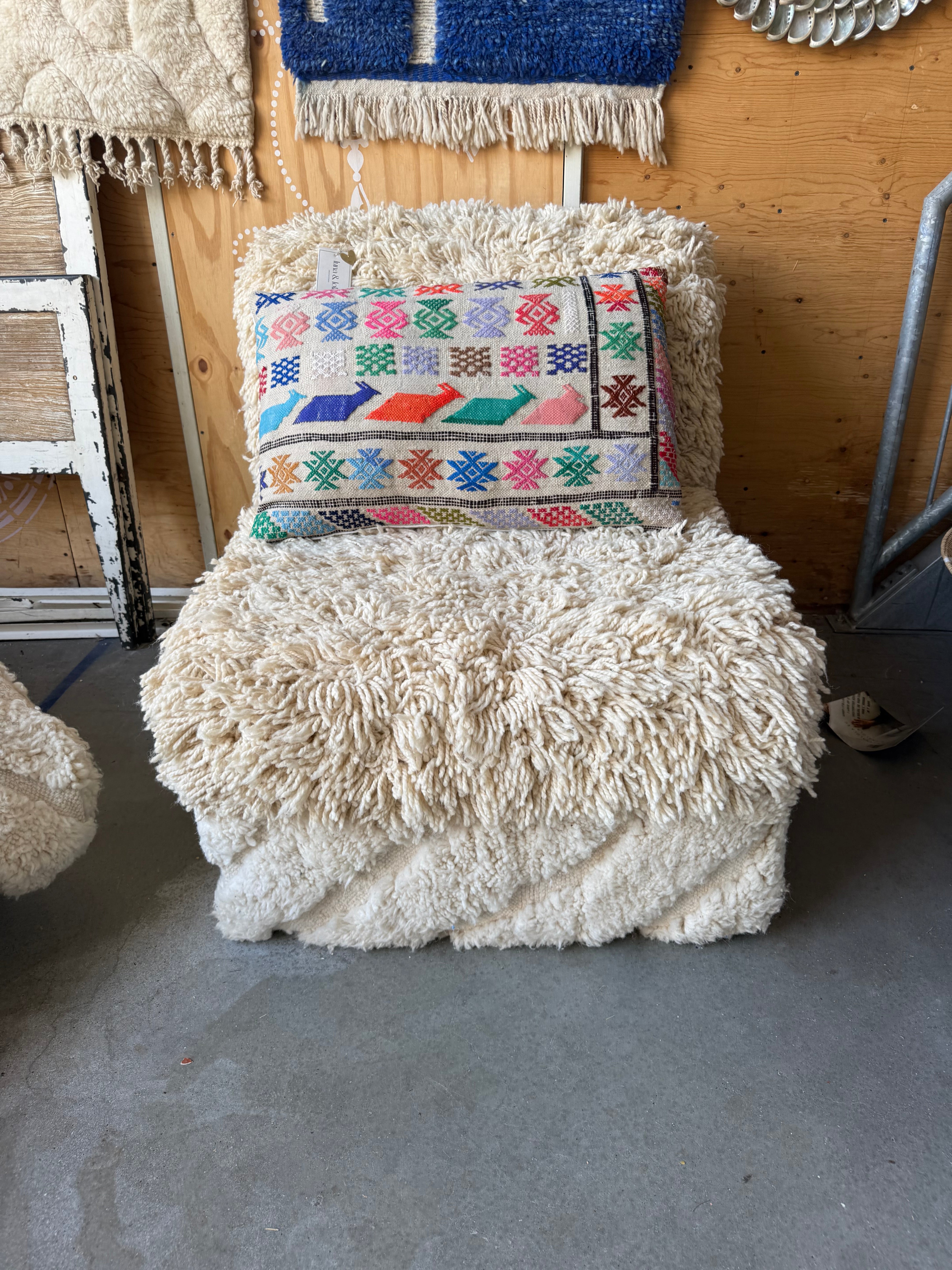 Unieke Fauteuil met Marokkaans Berber Kleed –105 diep/zit vlak 60 cm x 80 breed x 90 hoog