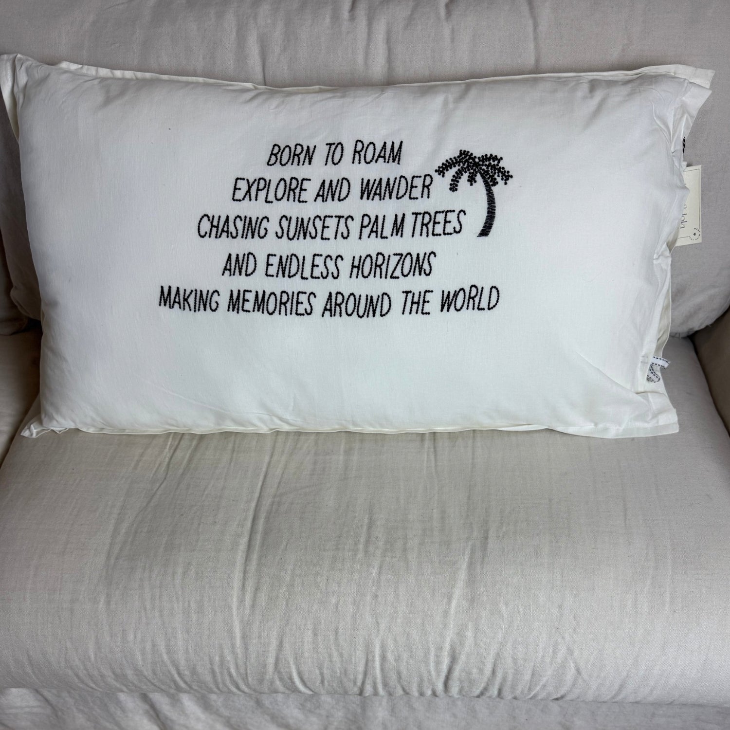 Linnen kussen + vulling | Born To Roam | Wit