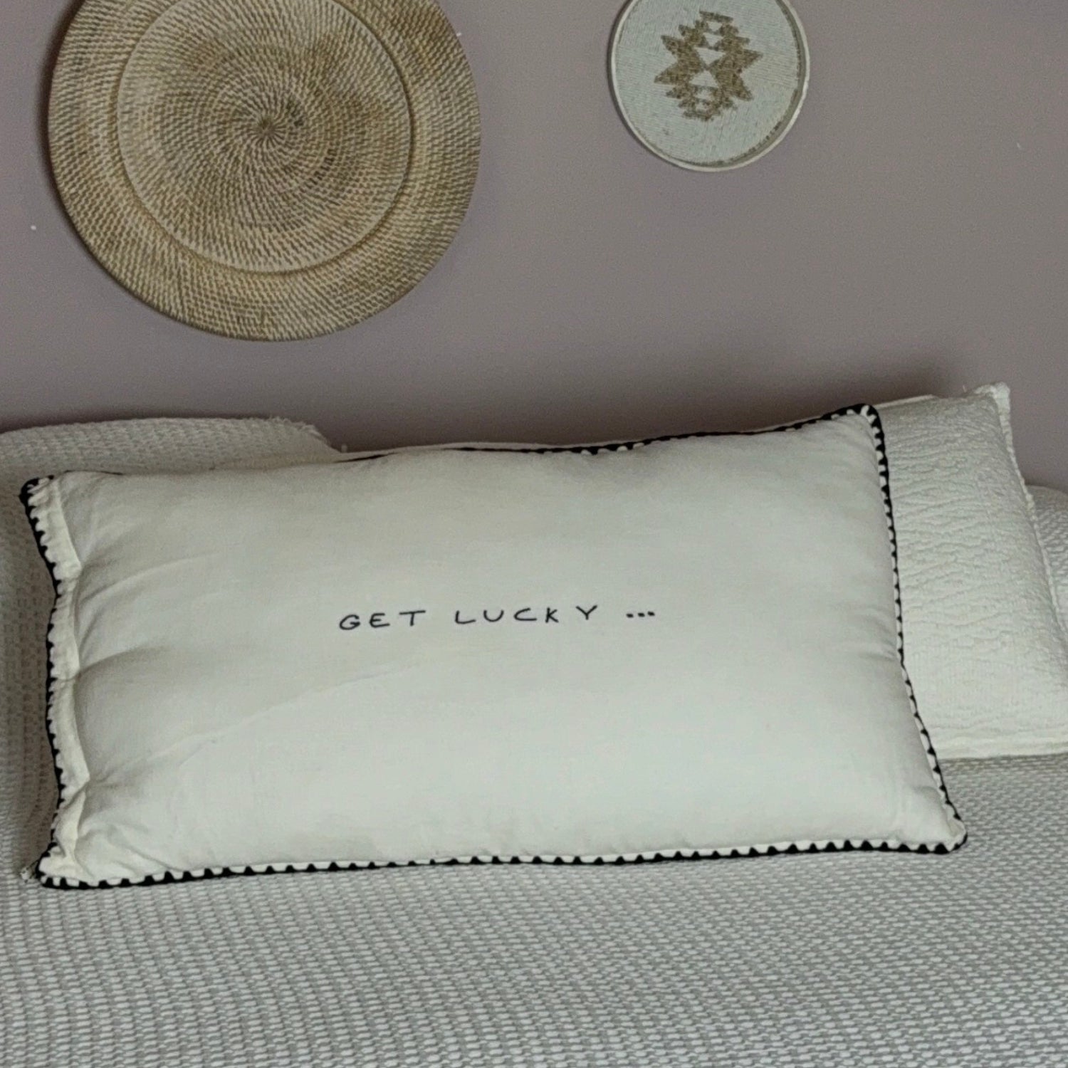 Linnen Pillow + Filling | Get Lucky | White