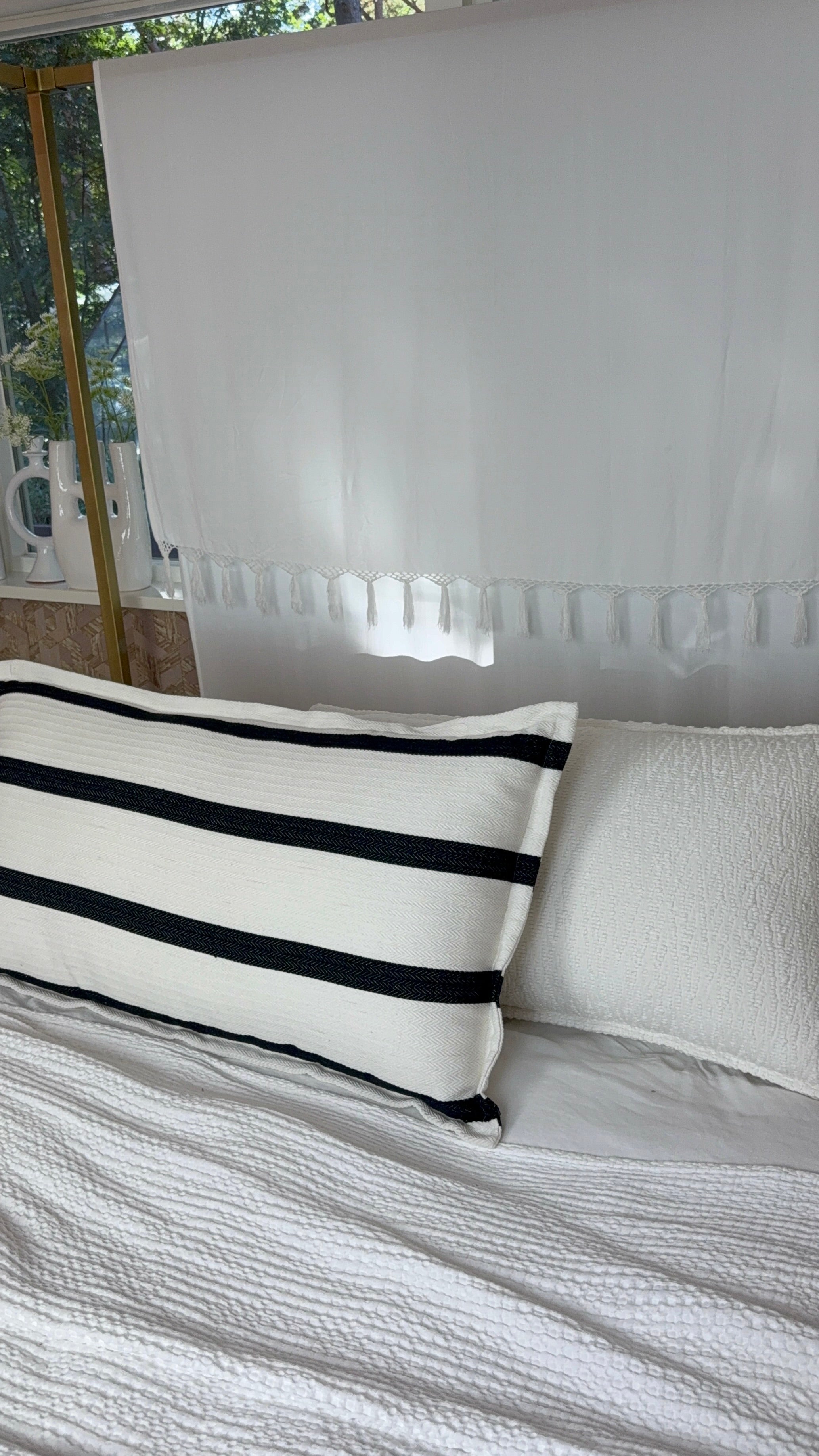 Linnen Pillow + Filling | Jacquard Striped