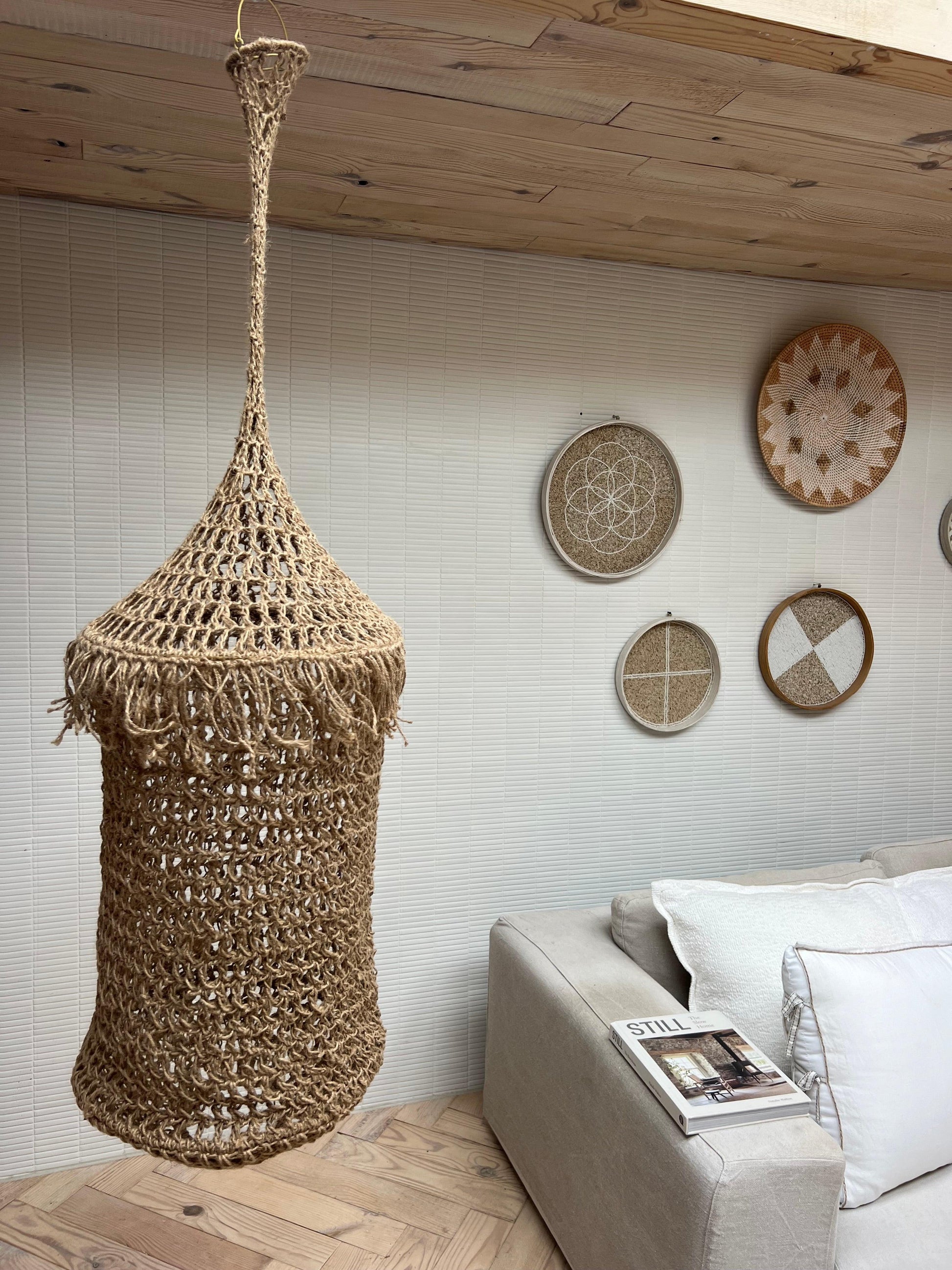 Handgemaakte Gehaakte Hangende Sculptuur van Jute – 150 cm.