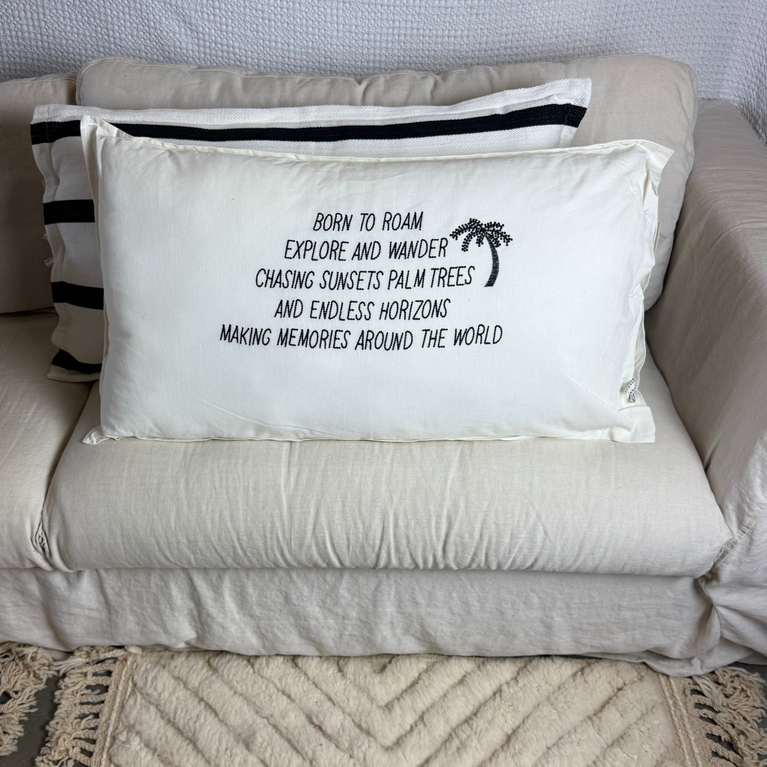 Linnen kussen + vulling | Born To Roam | Wit