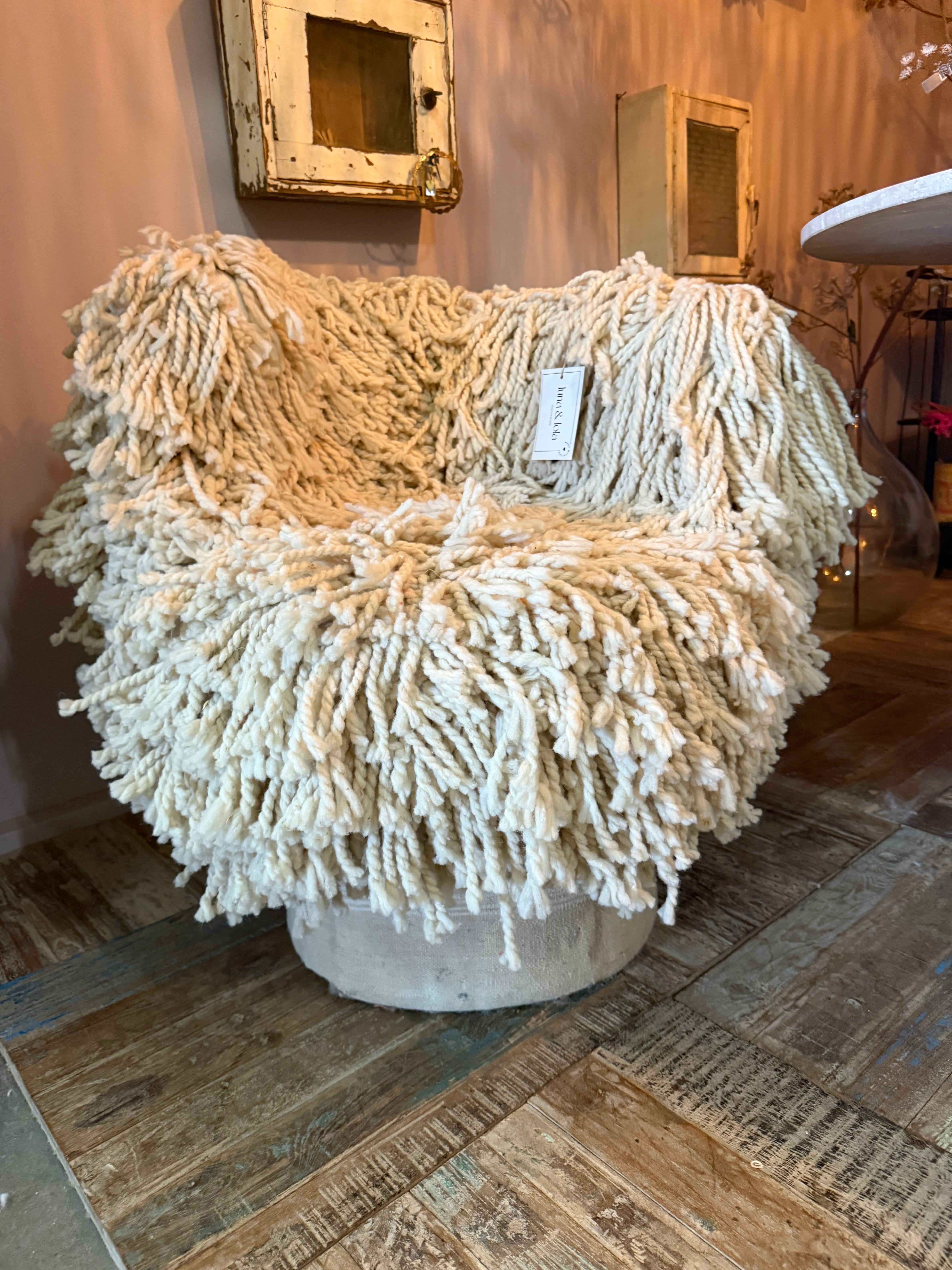Unieke fluffy stoeltje + Berber – 100% Wol
