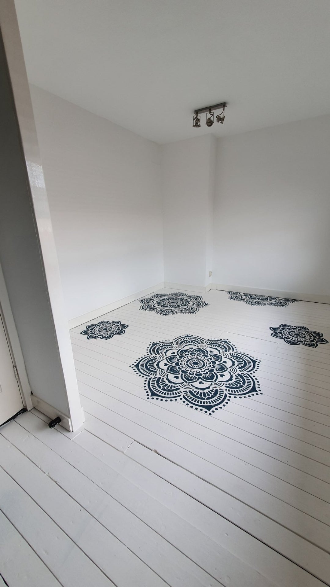 Yoga Mandala - XL Mandala Stencil - 116 cm