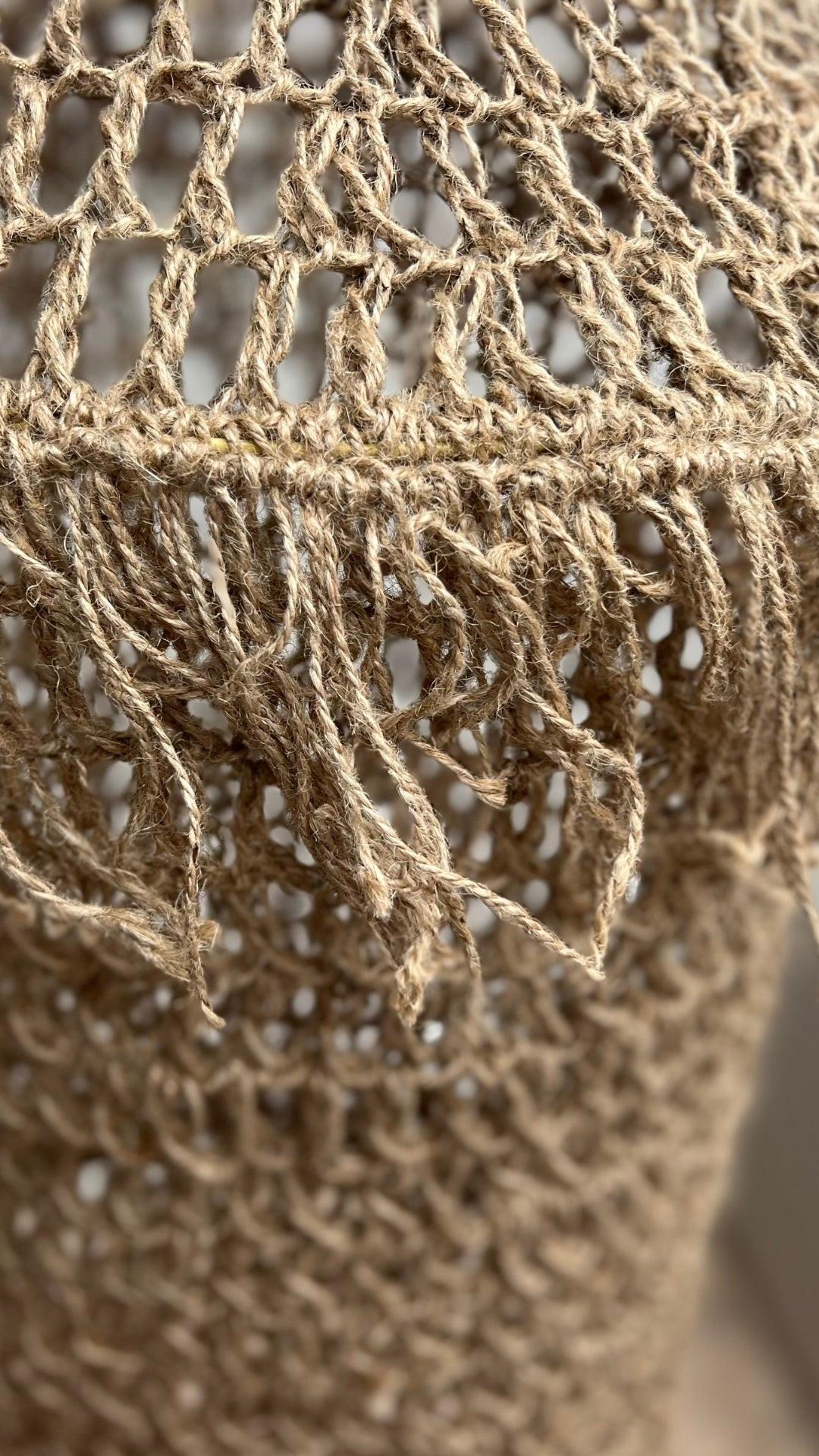 Handgemaakte Gehaakte Hangende Sculptuur van Jute – 150 cm.