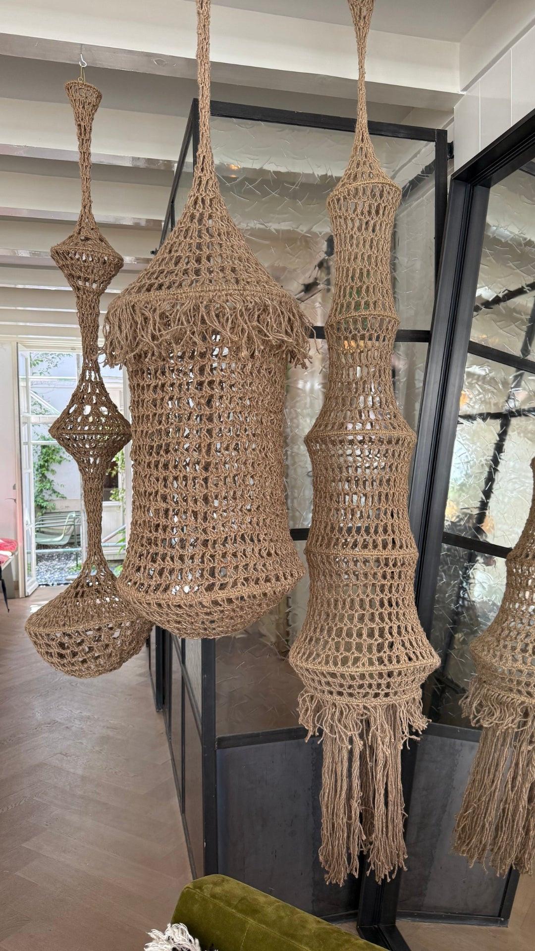 Handgemaakte Gehaakte Hangende Sculptuur van Jute – 150 cm.