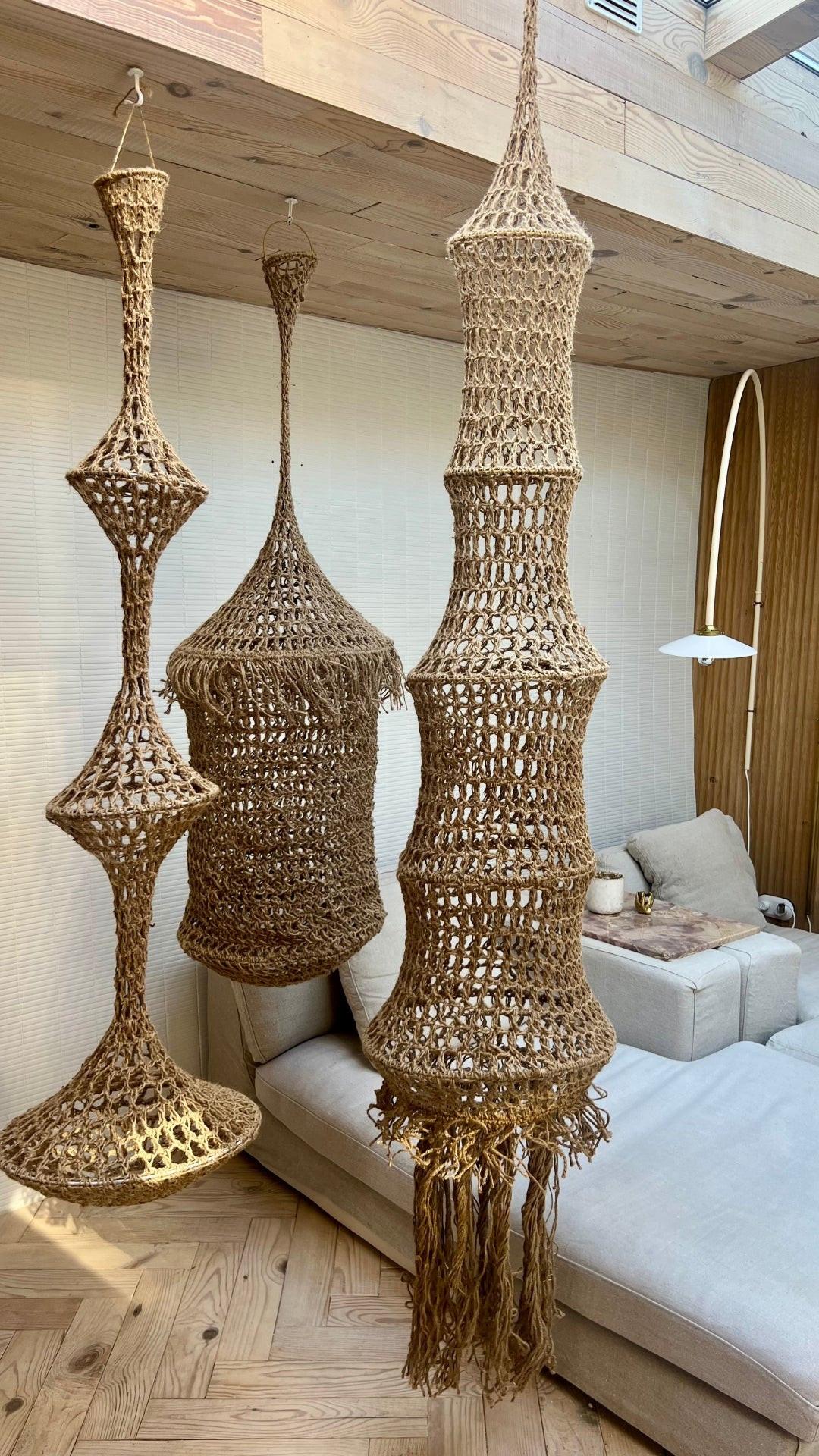 Handgemaakte Gehaakte Hangende Sculptuur van Jute – 150 cm.