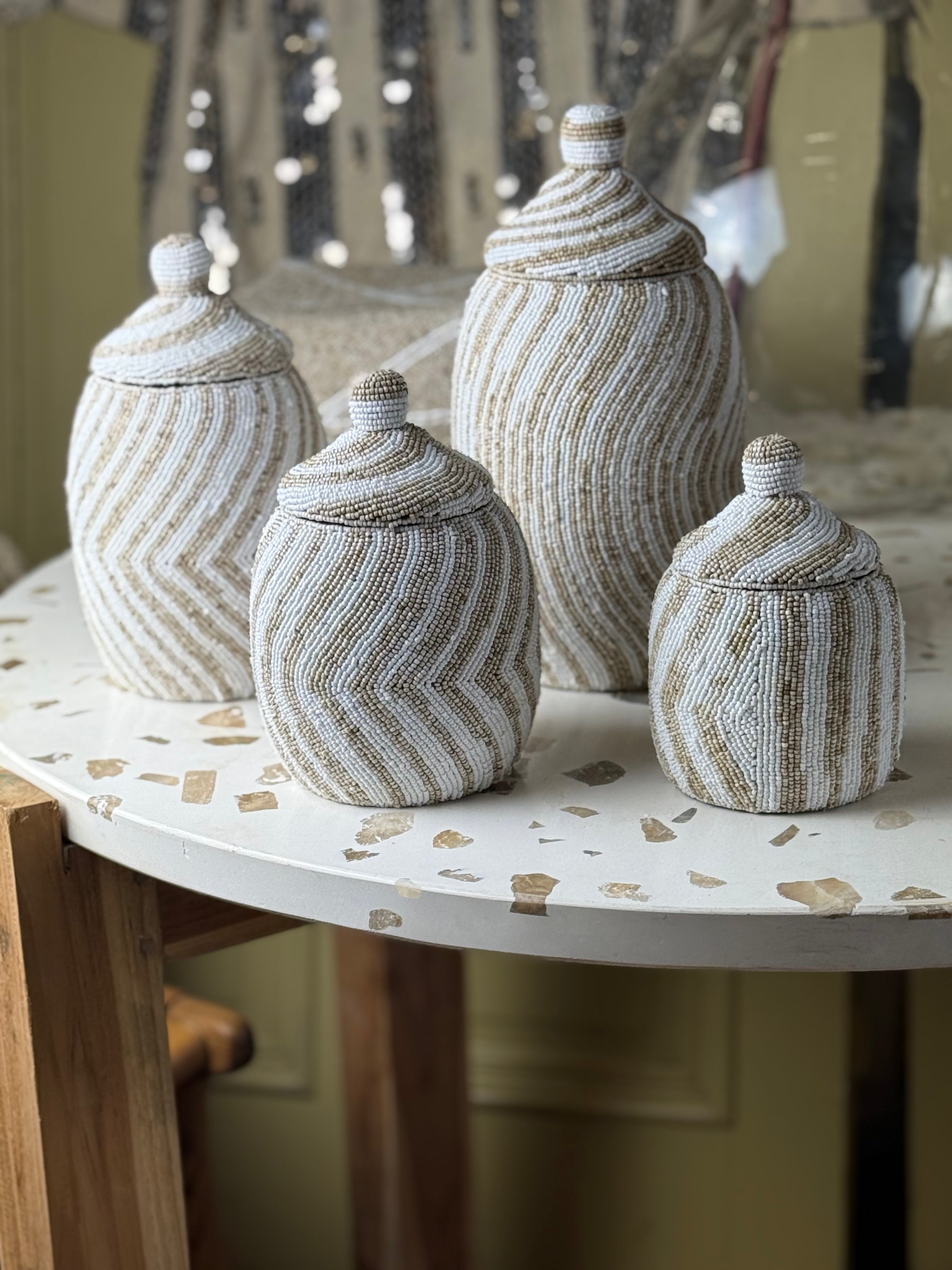 Set van 4 - houten sier vazen met kralenwerk
