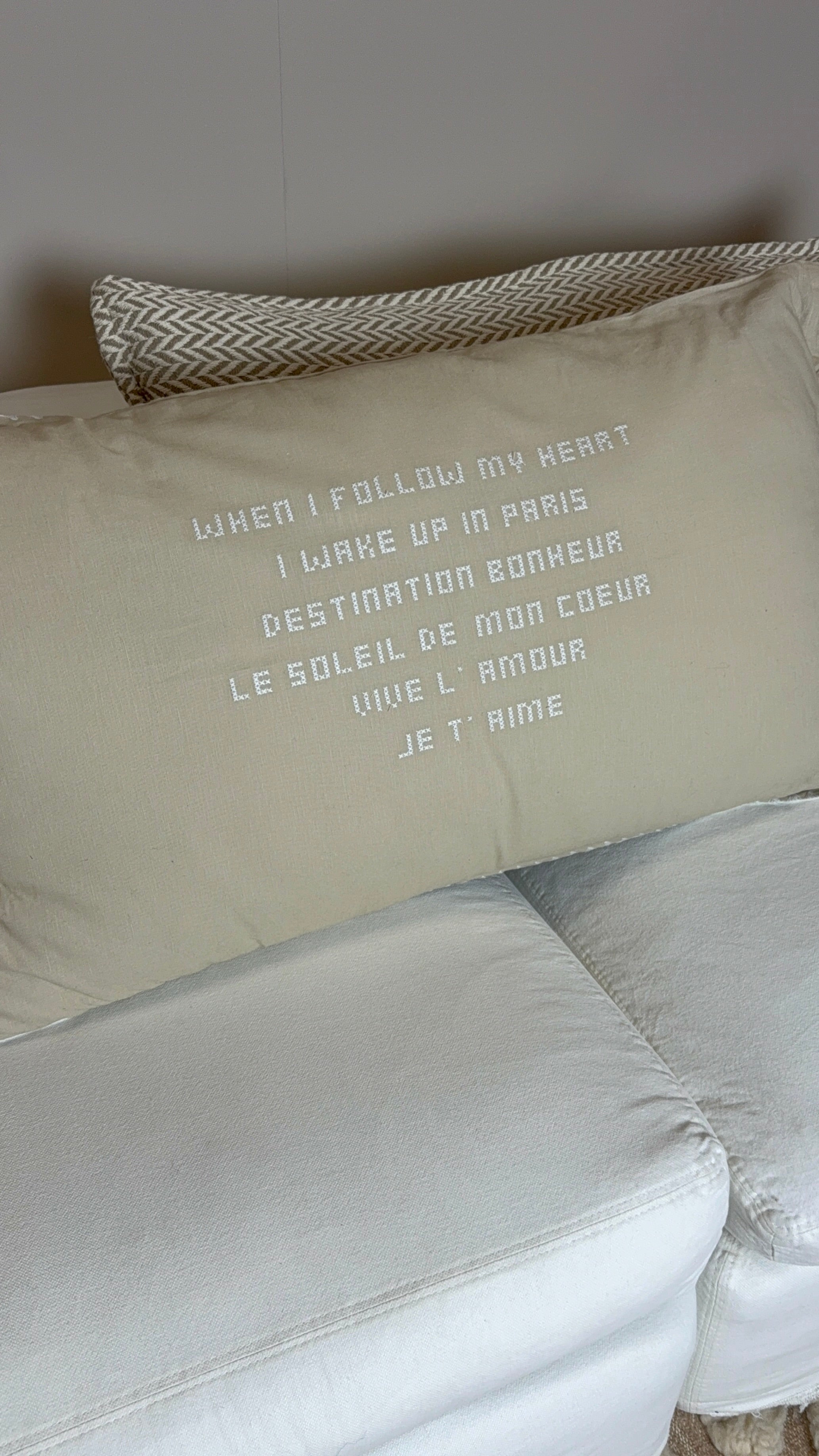 Linnen kussen + binnenkussen | I Wake Up In Paris | Naturel