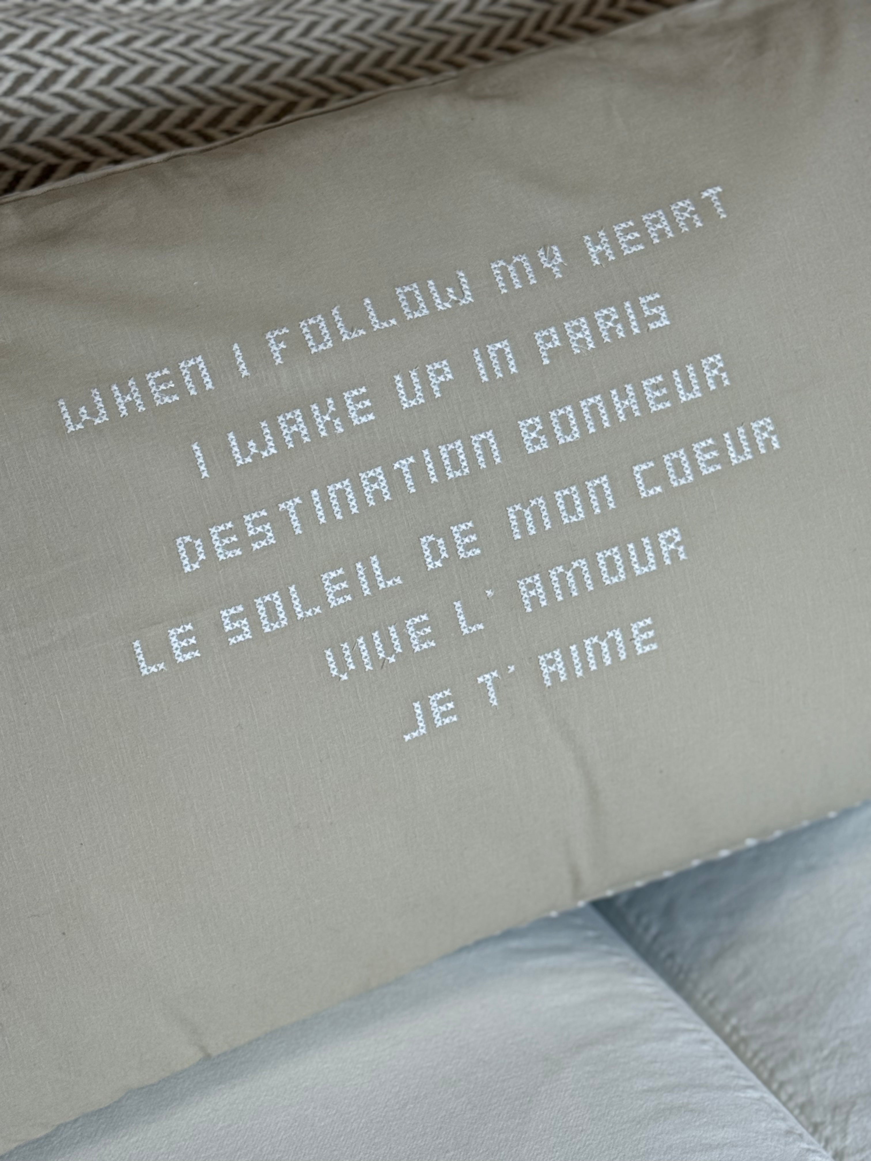 Linnen kussen + binnenkussen | I Wake Up In Paris | Naturel