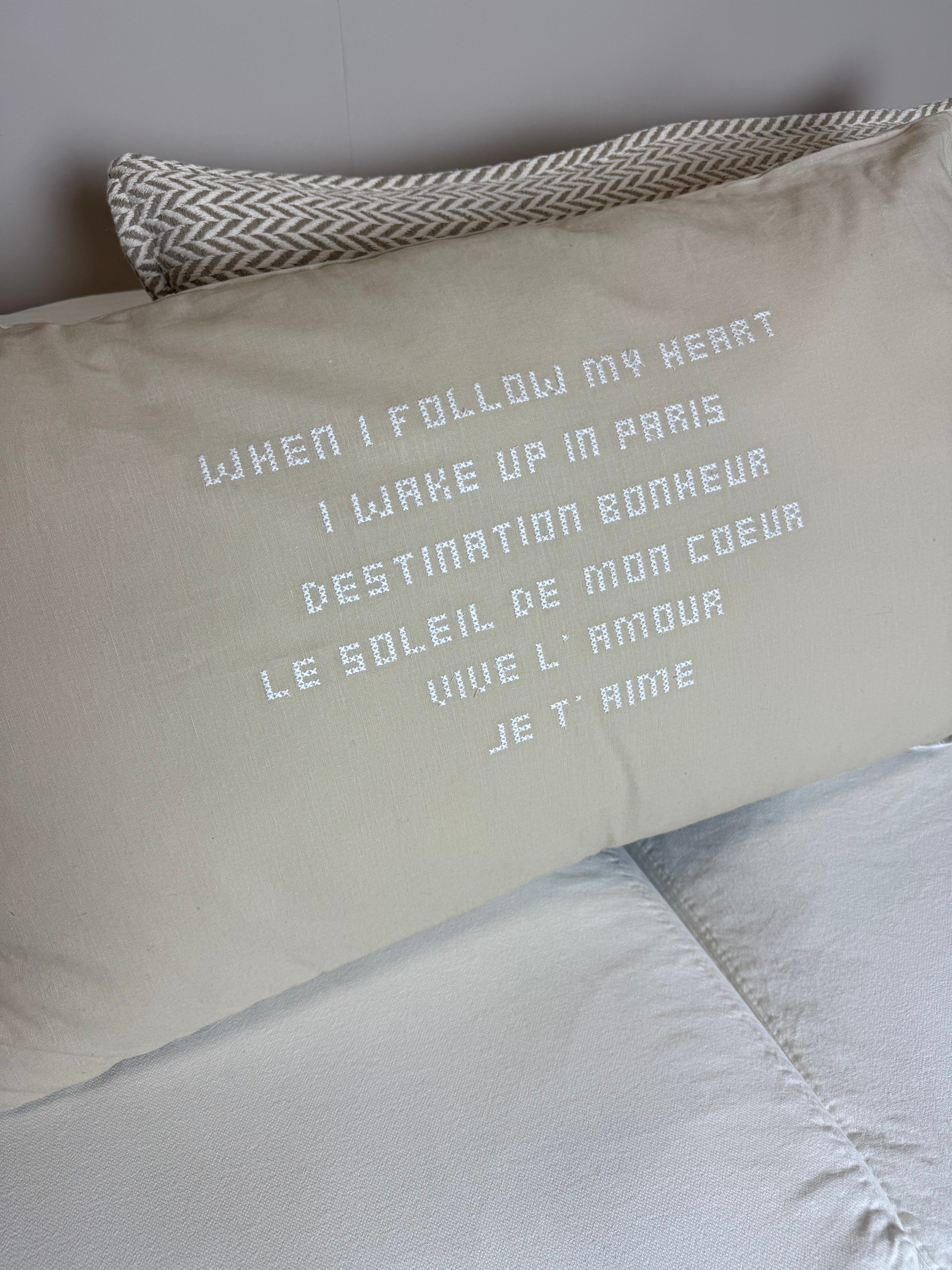 Linnen kussen + binnenkussen | I Wake Up In Paris | Naturel