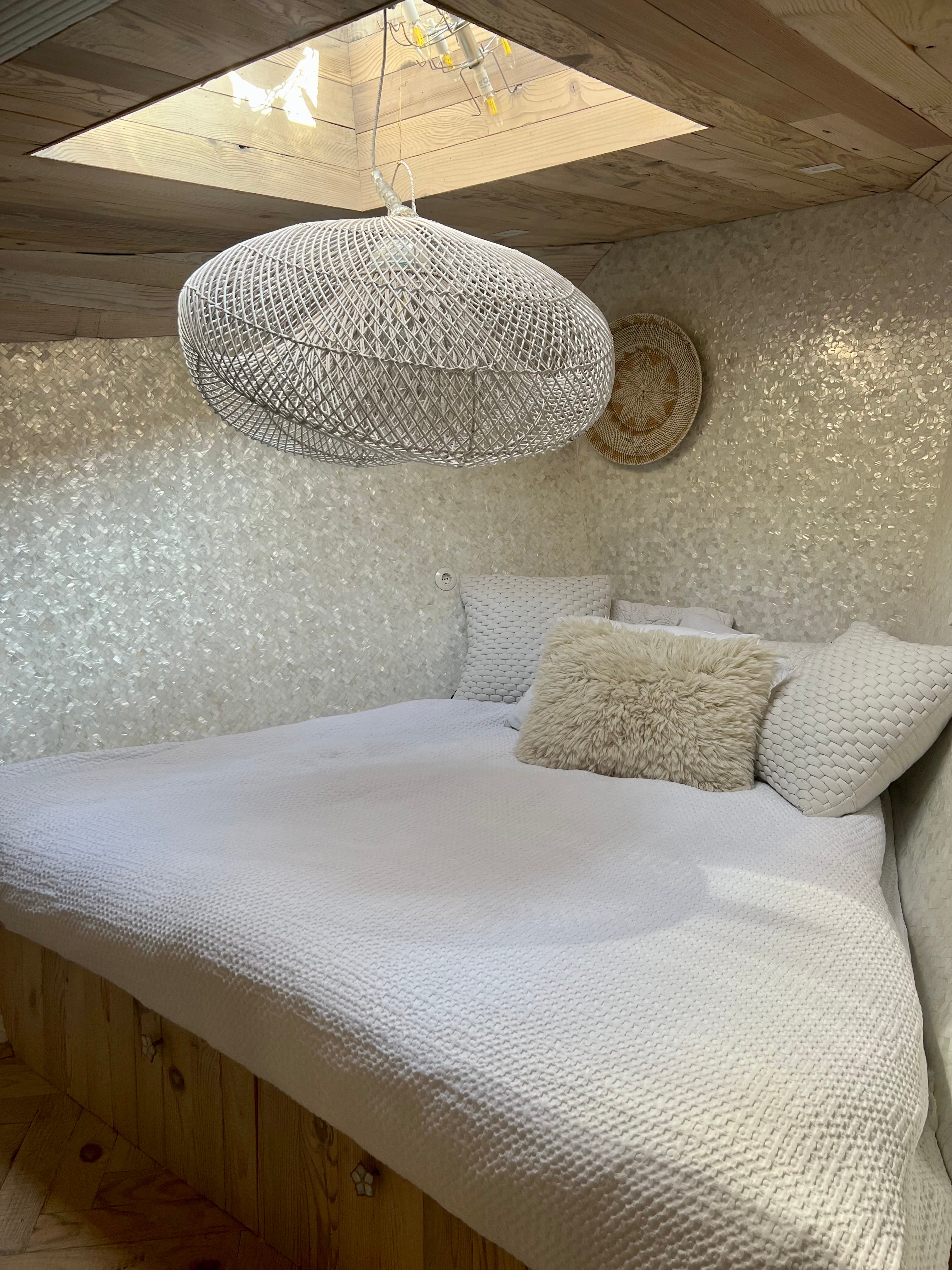 Cloud Lamp Rattan - Organic Shape (60 cm) - White | Mandala Stencil