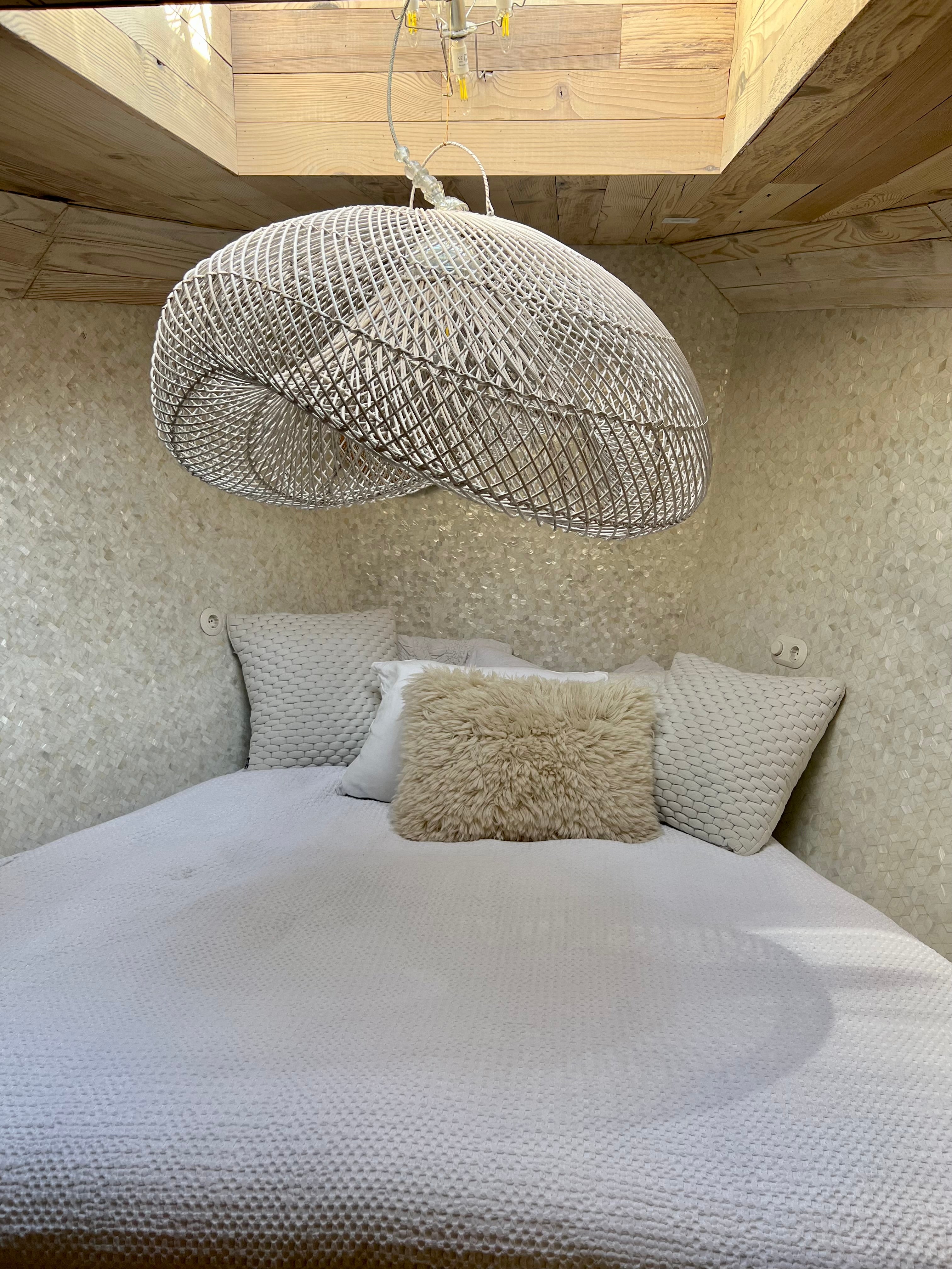 Cloud Lamp Rattan - Organic Shape (60 cm) - White | Mandala Stencil