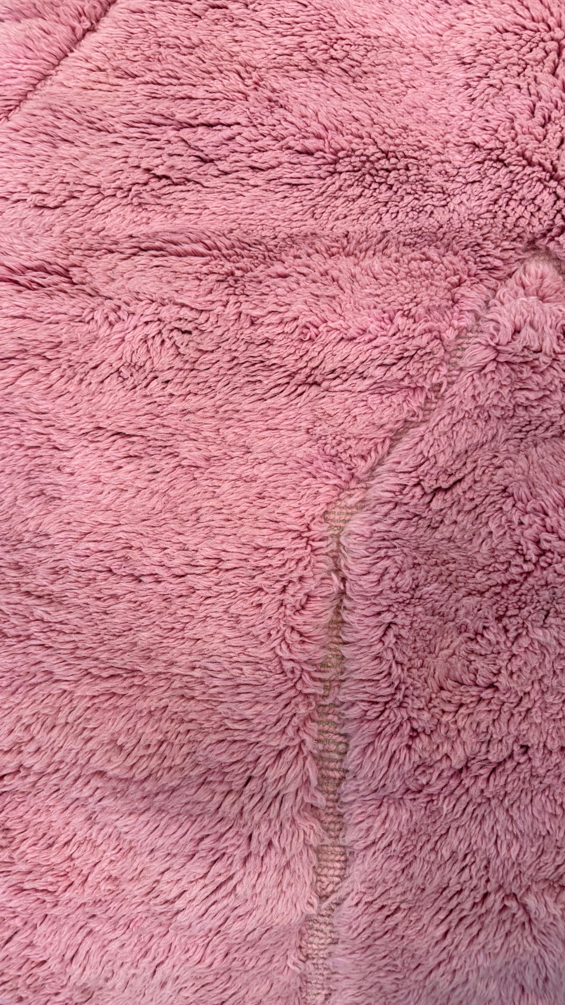 Handgemaakt berber vloerkleed met roze accenten, 260 x 160 cm