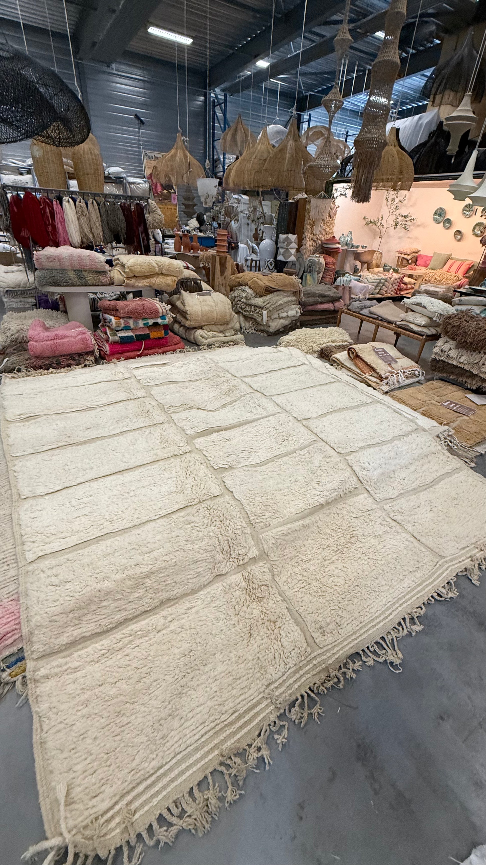 Groot berber vloerkleed 400 x 300 cm in naturel en crème wol