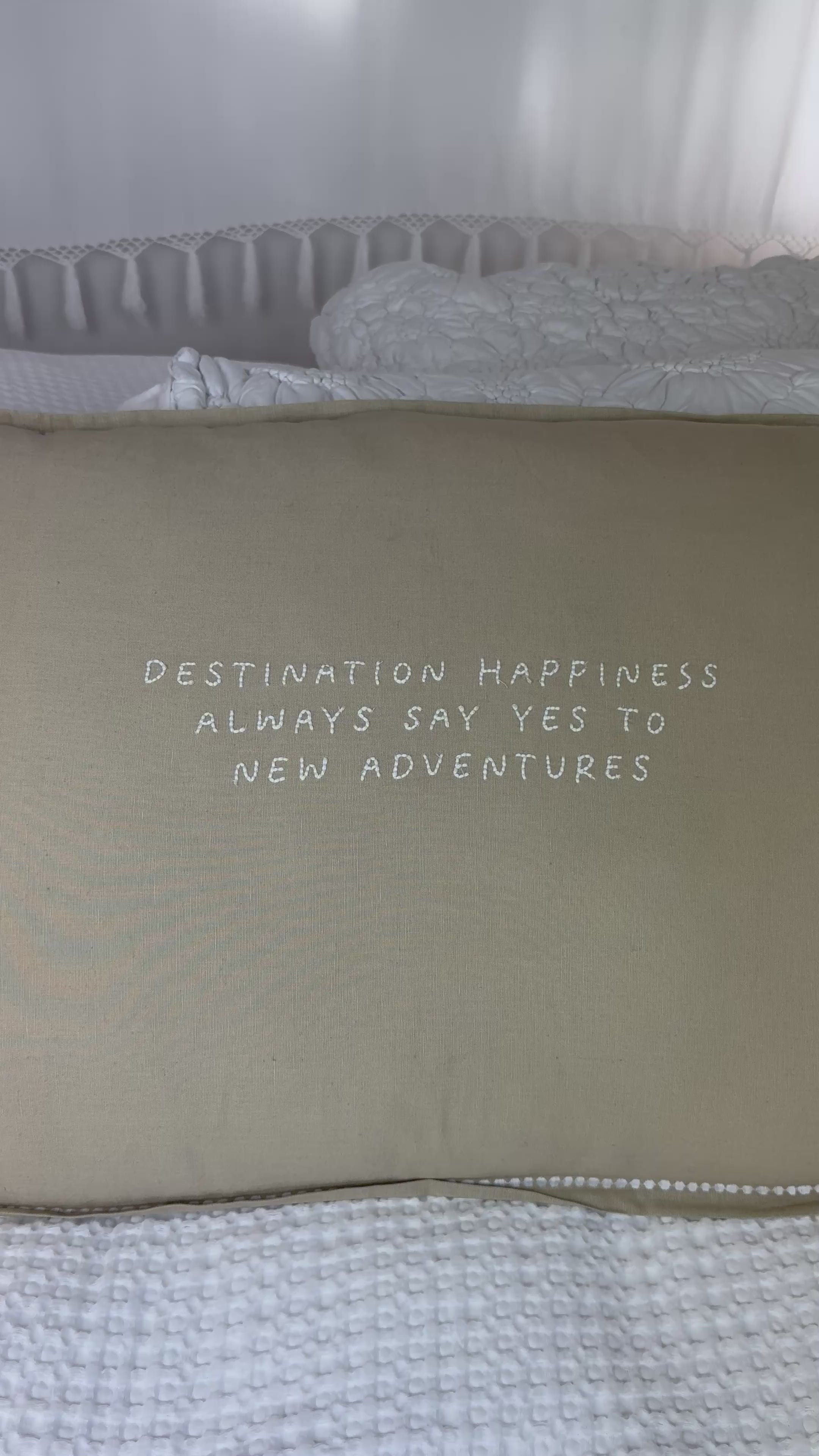 Load video: Linnen Pillow + Filling | Destination Happiness | Natural
