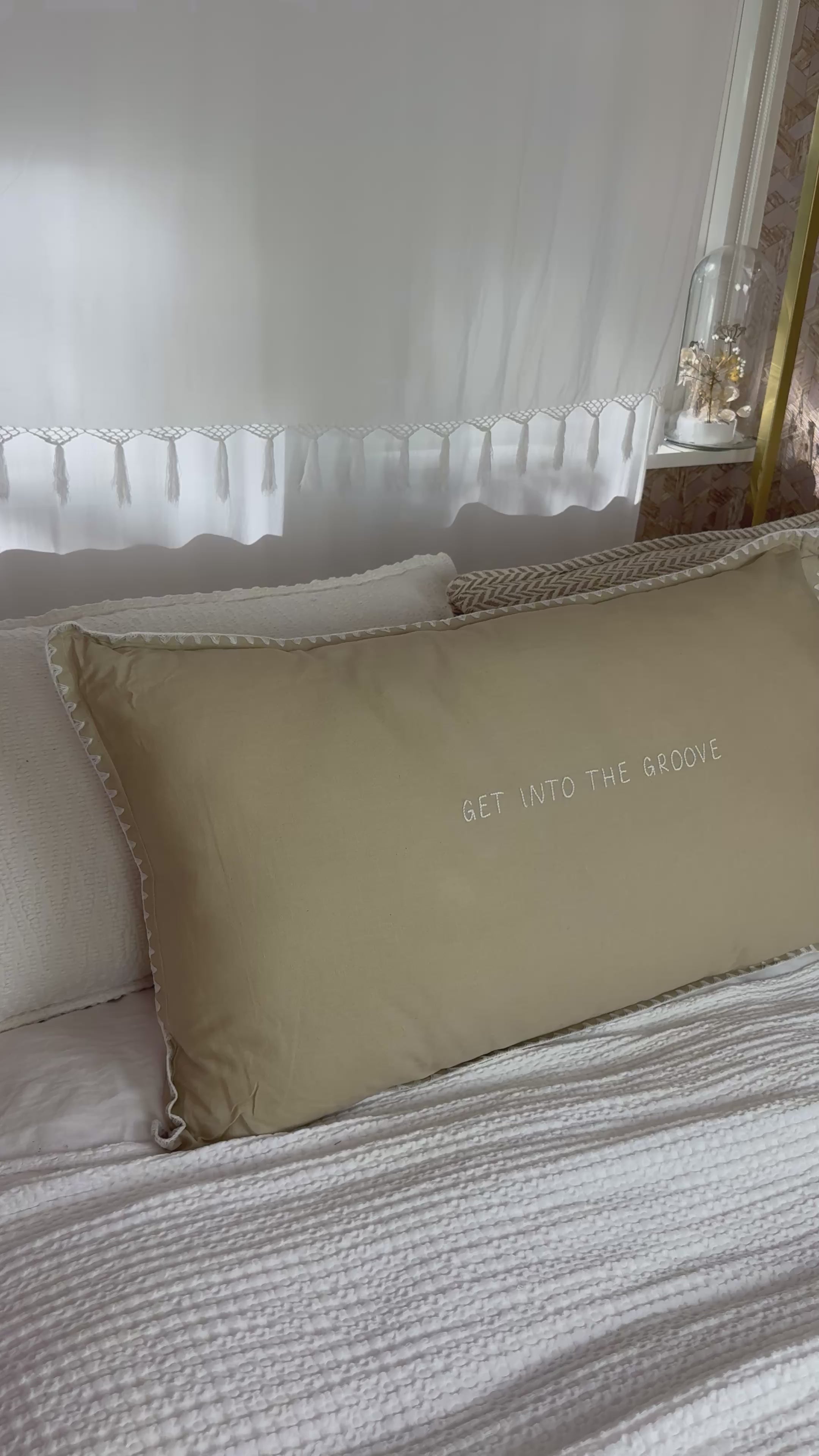 Load video: Linnen kussen + binnenkussen | Get Into The Groove | Naturel