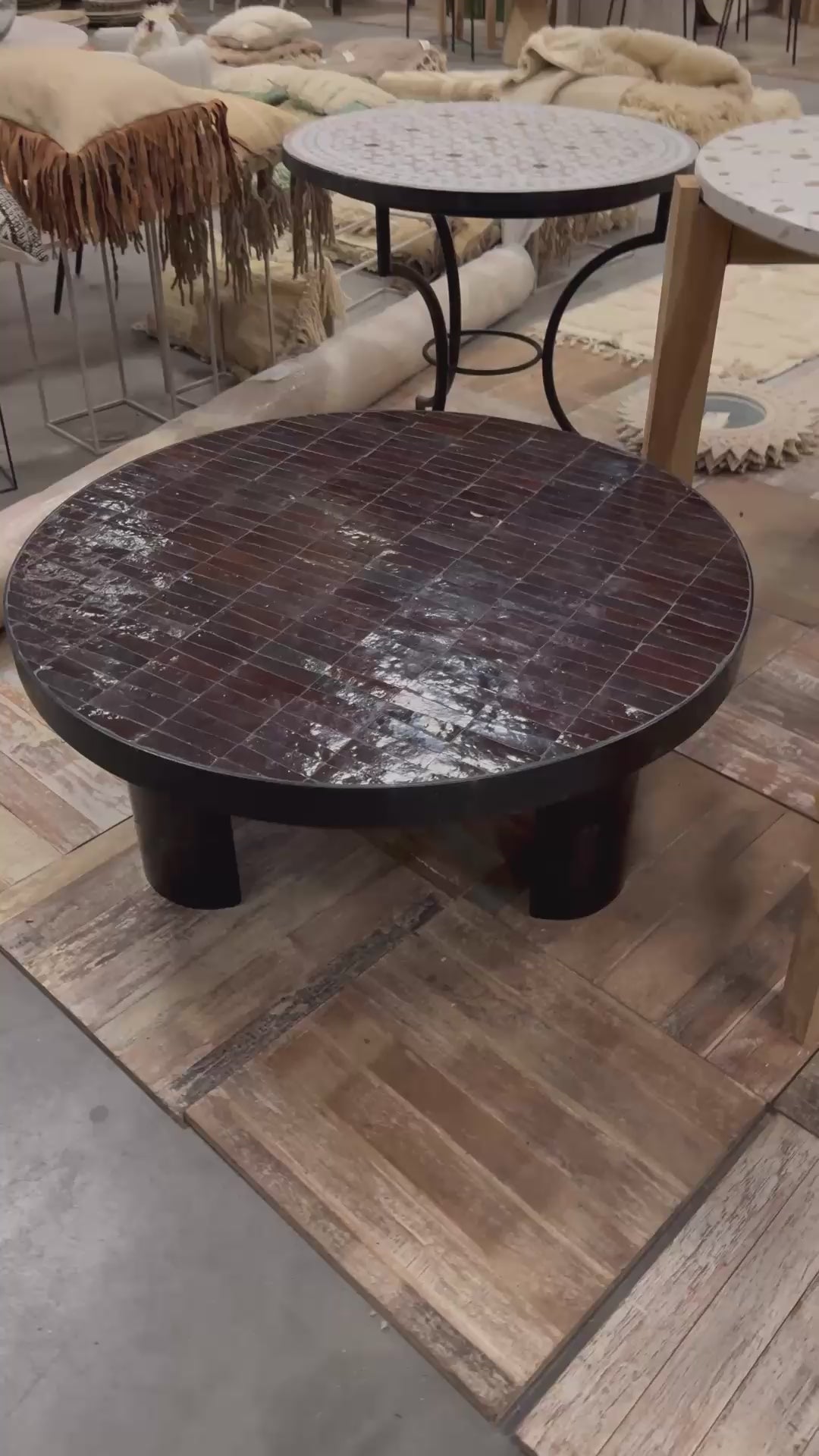 Speel de video af Tegeltjes tafel - beige- 40 cm - uniek exemplaar